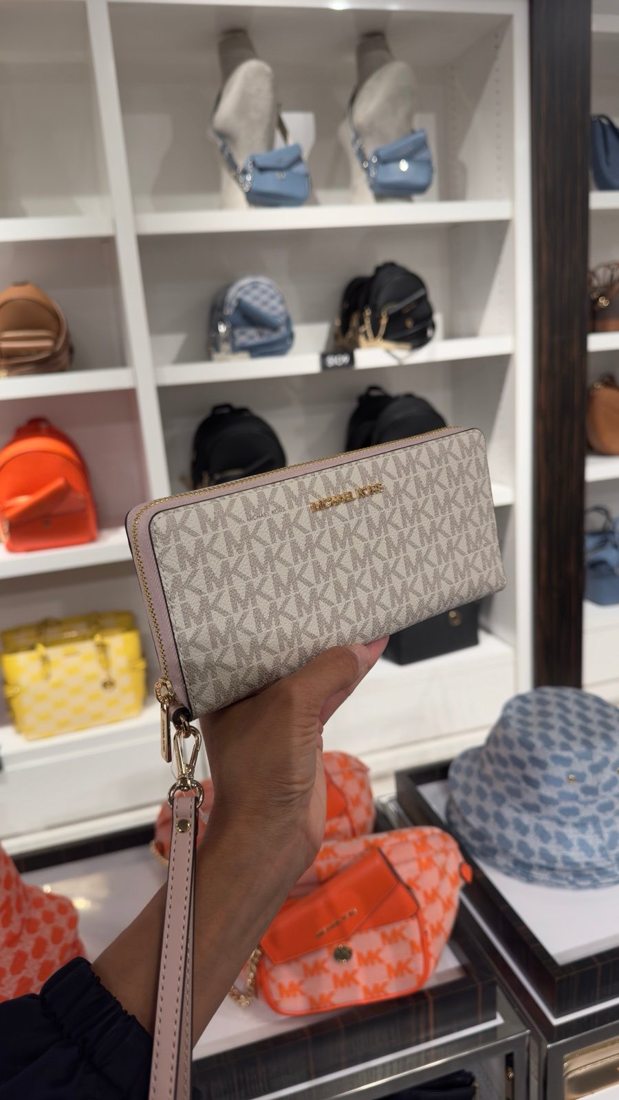 Michael Kors Continental Wristlet Wallet MK Signature Vanilla powder Blush