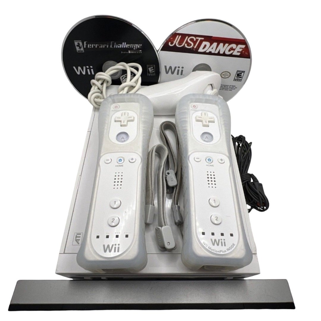 Wii Console Bundle Nintendo Classic 2 Games Two Remotes 1 Nunchuck. Tested!!