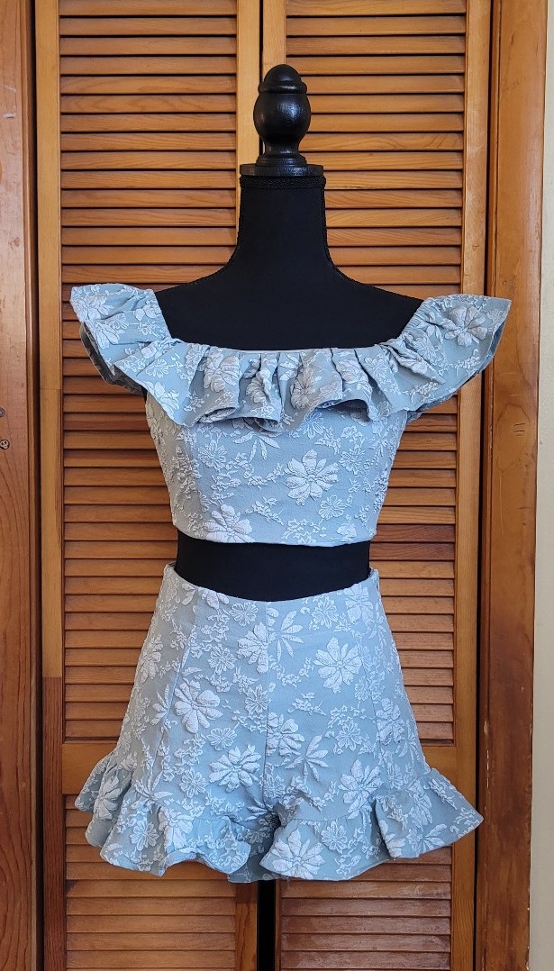 EUC The Sang Floral Cropped Off-Shoulder Ruffle Two-Piece Short Set Size Small