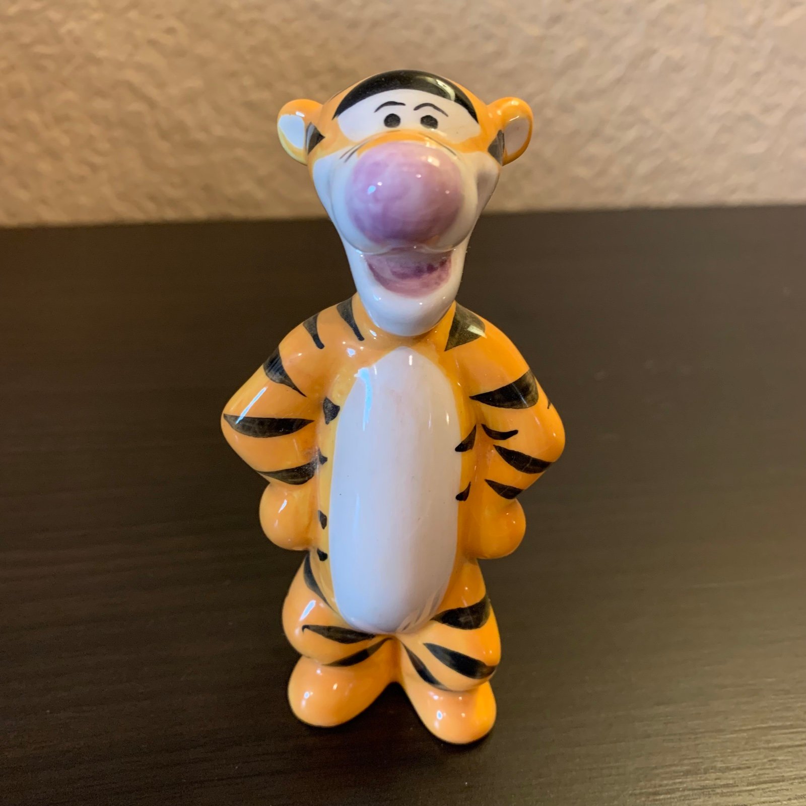 Disney tigger Winnie the Pooh ceramic figurine