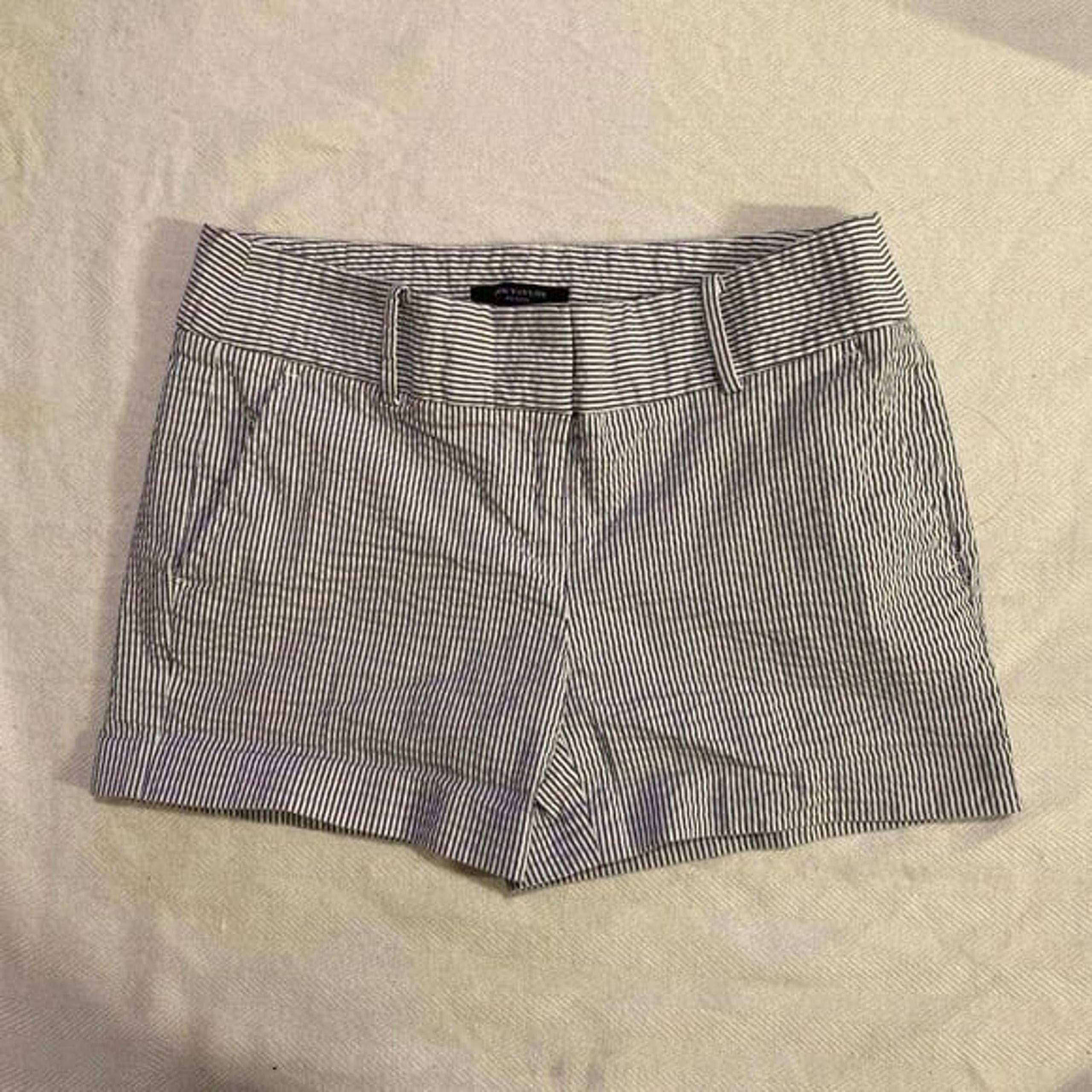 Anne Taylor micro shorts with cute pinstripes