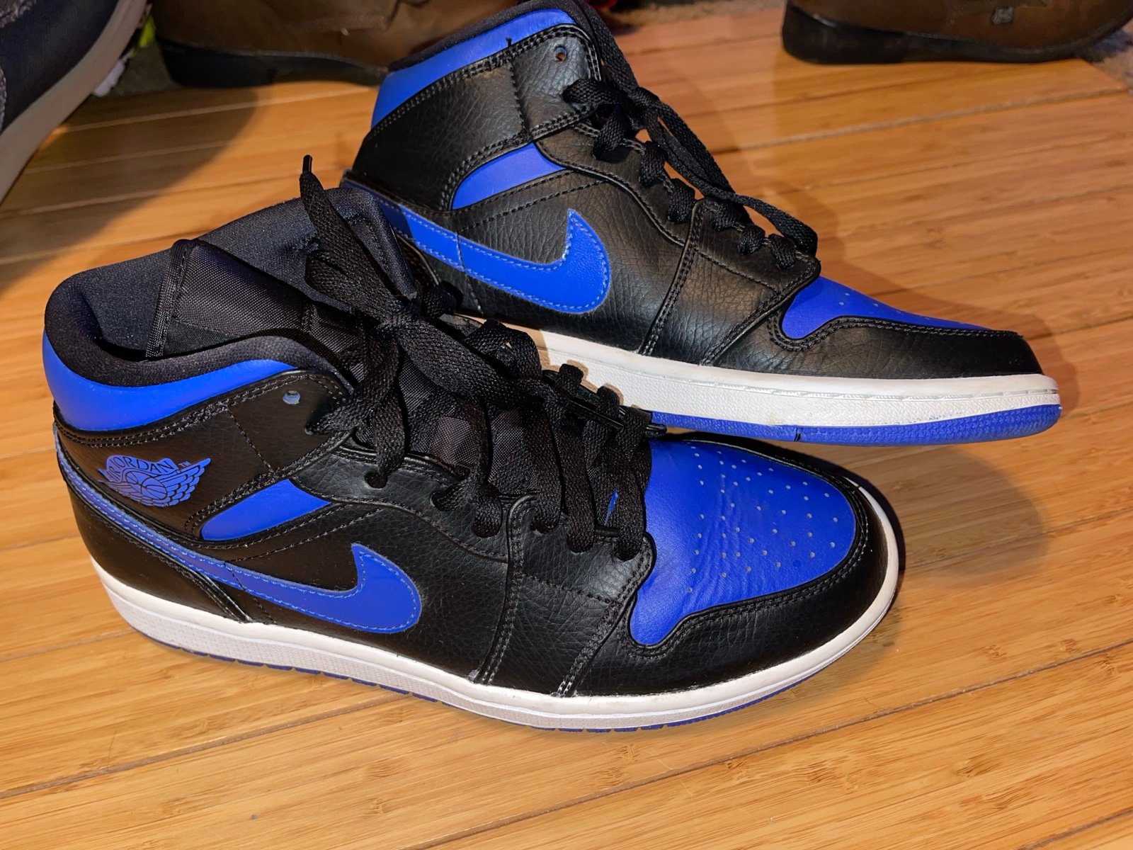 Jordan 1 Mid “Hyper Royal”