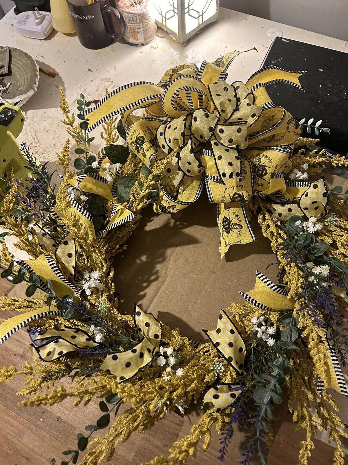 FARMHOUSE BUMBLE BEE Year Round Wreath 23x 23 Yellow Any Where In Your Home.