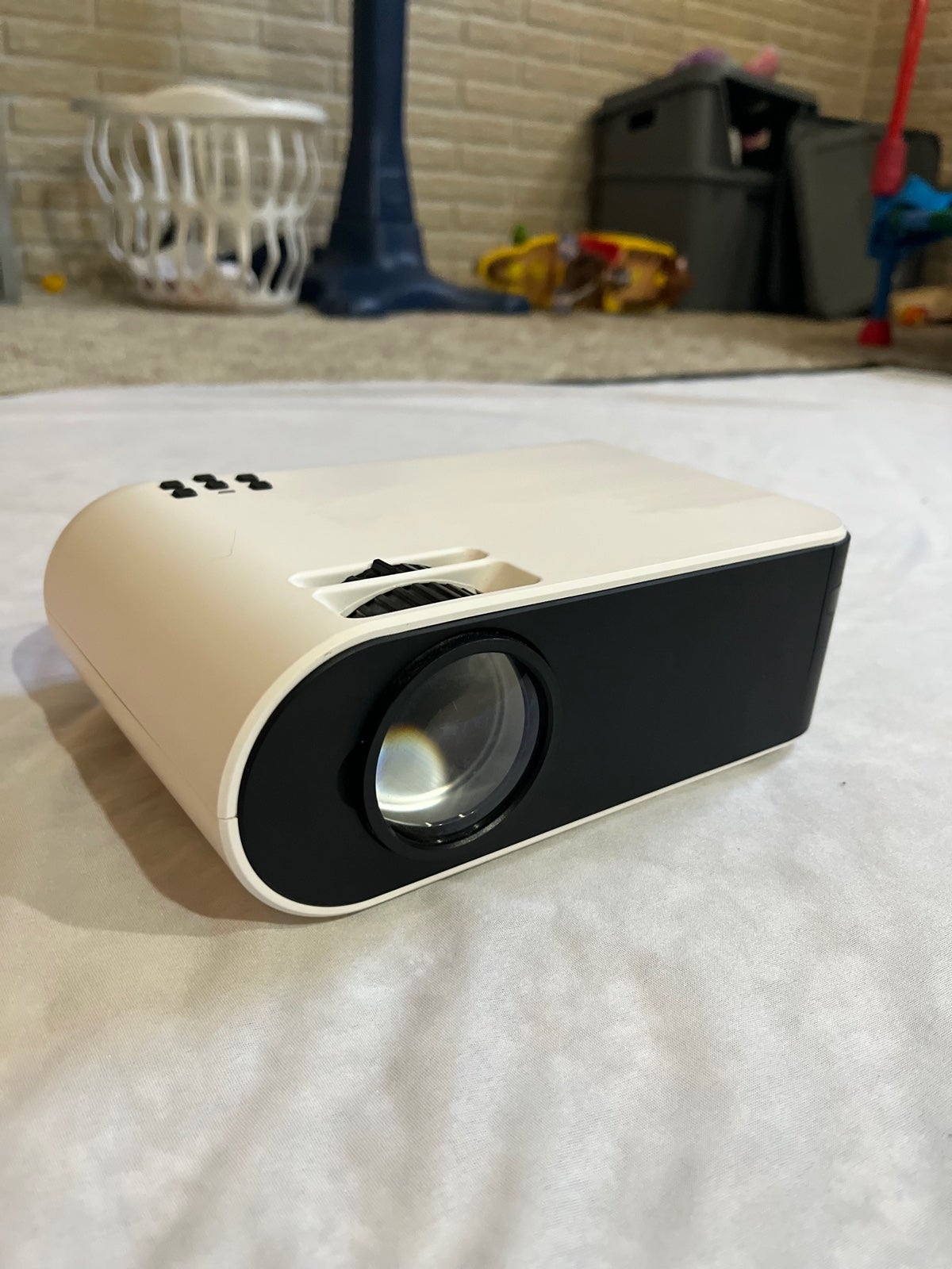 mini projector and projector screen