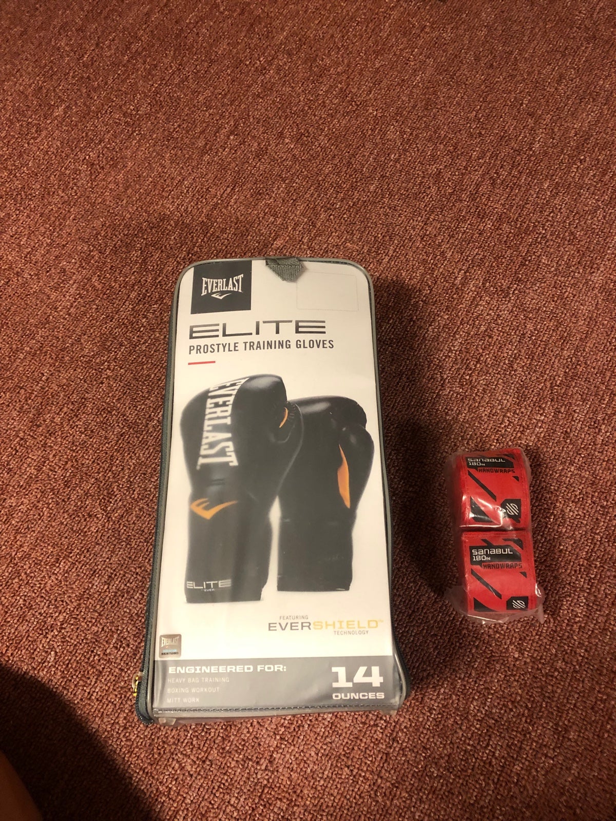 NWT Everlast Elite Pro Style Training Gloves, Black, 14 oz & Red Wraps