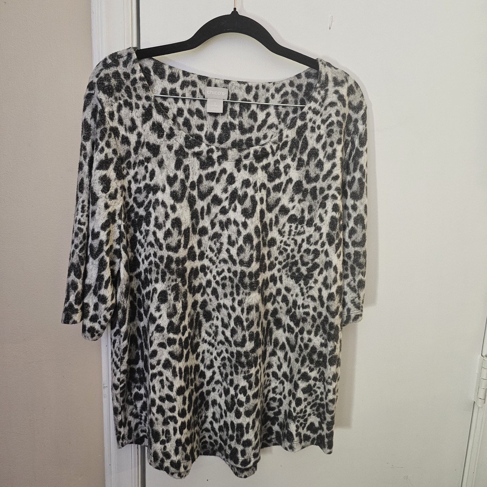 Chicos Knit Short Sleeve Top Animal Print Size 2 (Lg) Cozy Knit Sweater Stretch