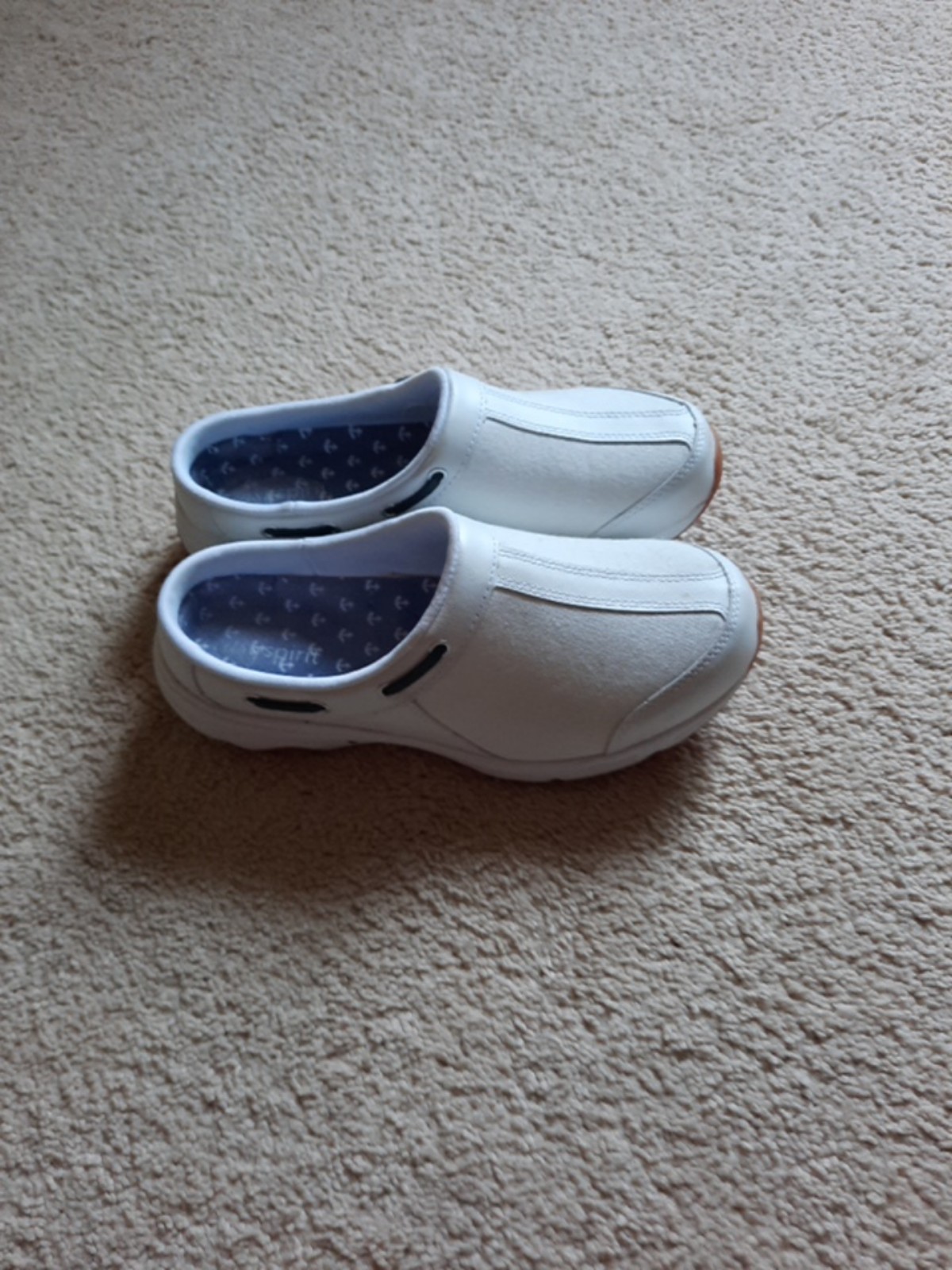 Easy Spirit Size 81/2 Wide width White Slide In Leather Canvas Muleshoe Sneaker