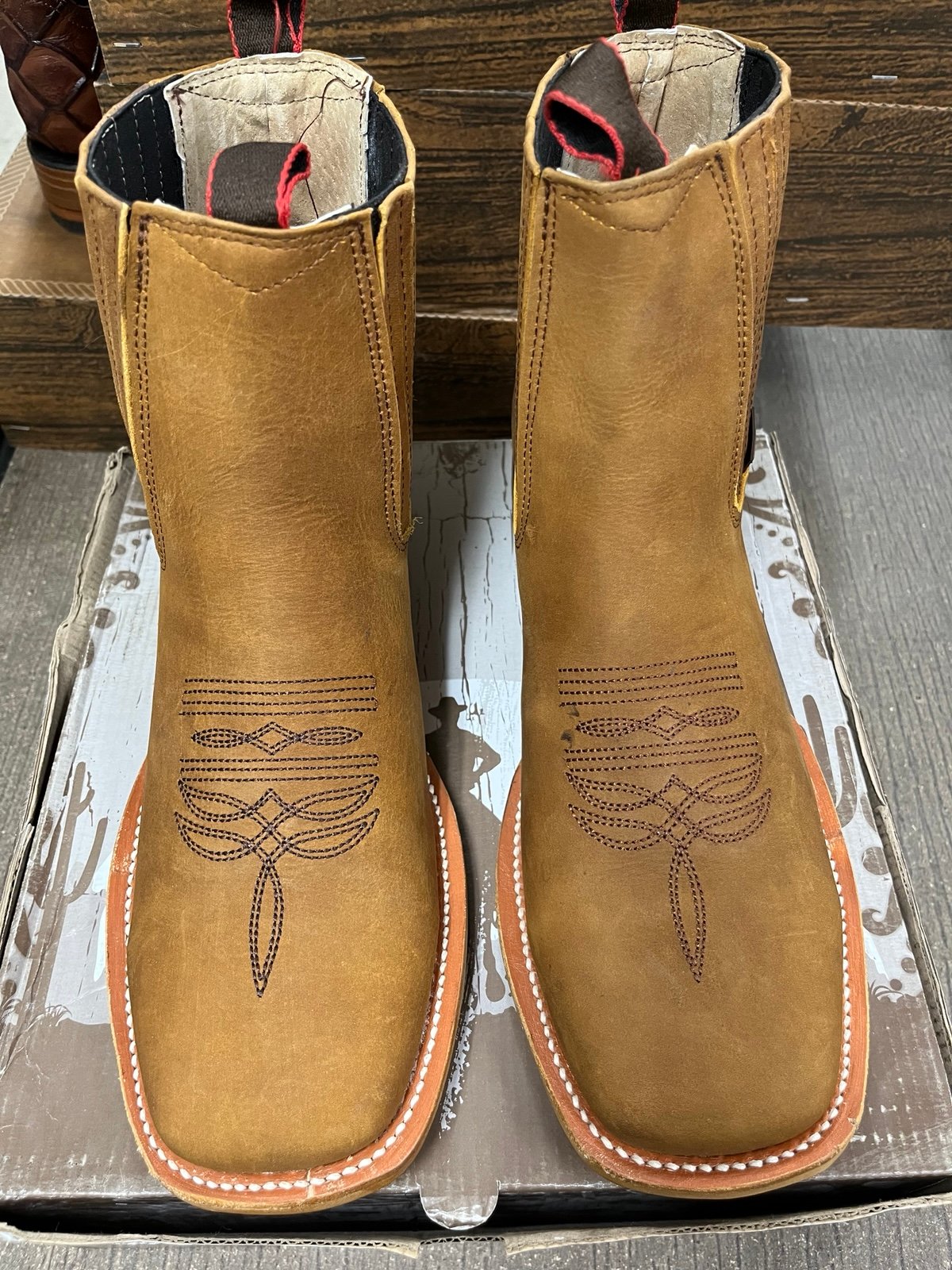 Square toe boot size 7