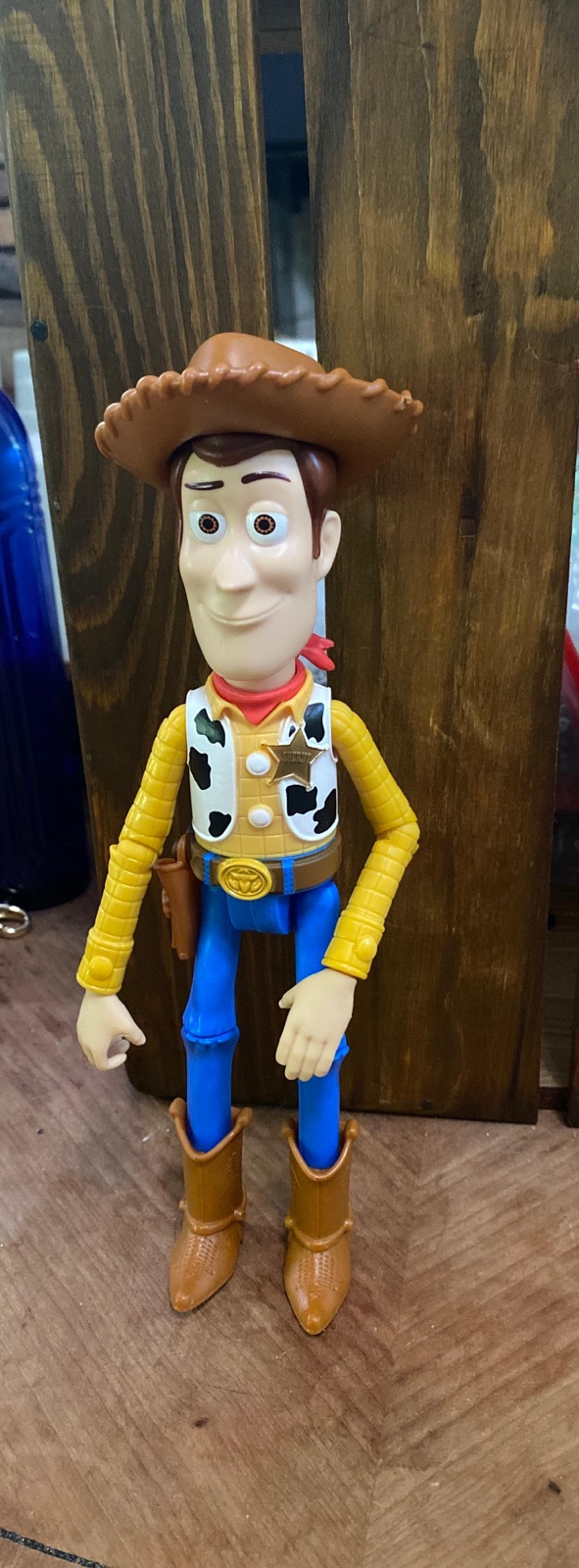 Disney Pixar Toy Story 4 Woody  Posable Action Figure