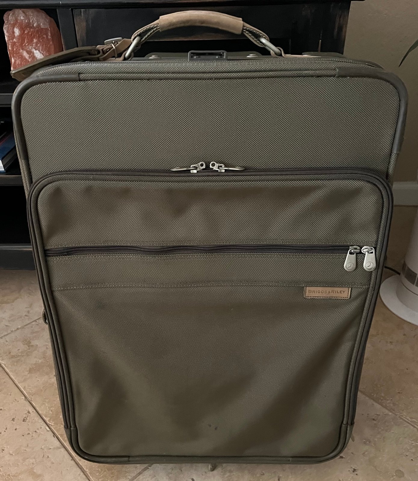 Briggs & Riley TravelWare Baseline Essential Medium 2 Wheel Luggage Bag 05-U24NX