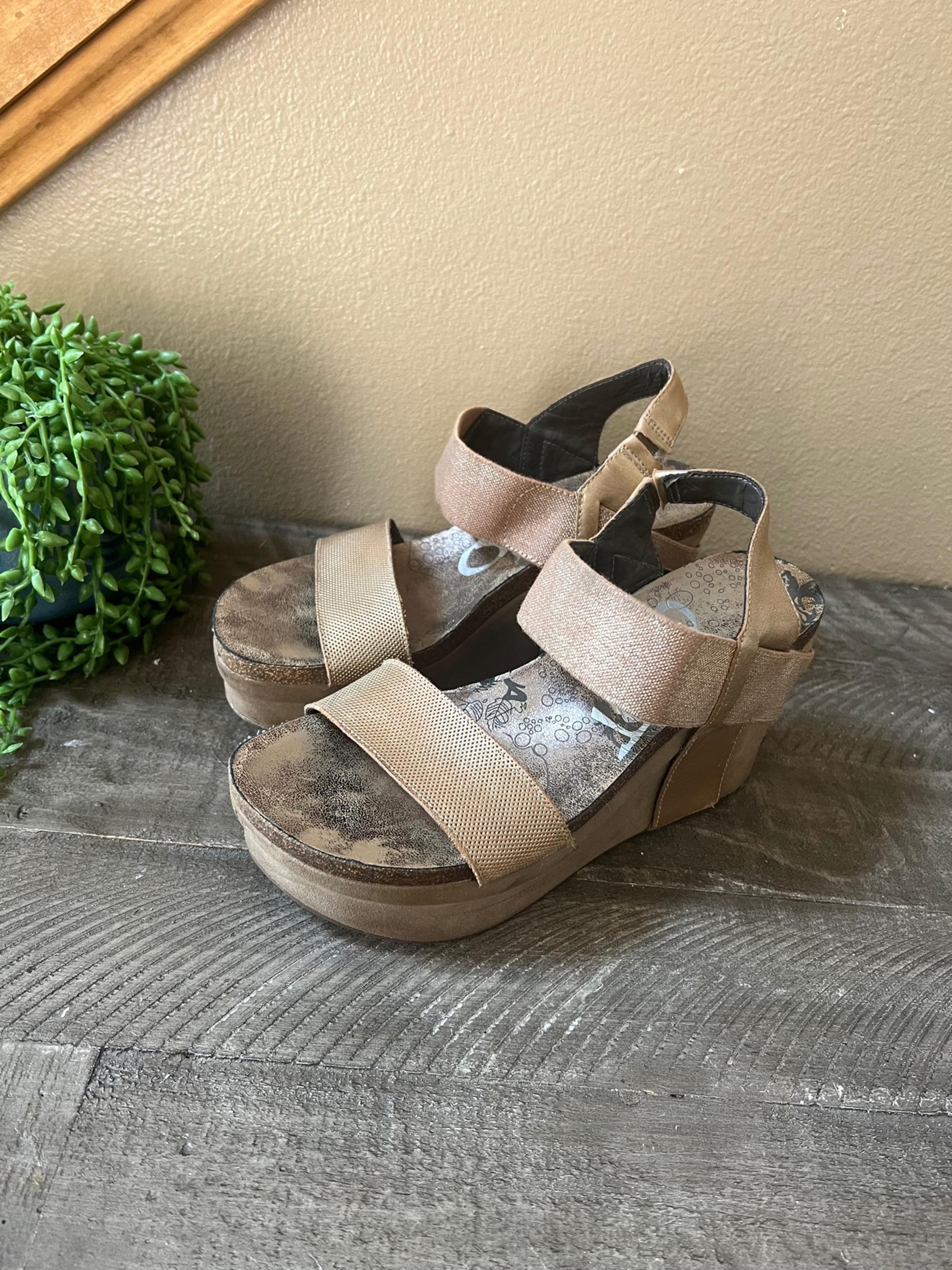 Womens OTBT wedge sandals size 8
