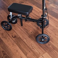 Knee Scooter - Crutch Alternative for foot recovery