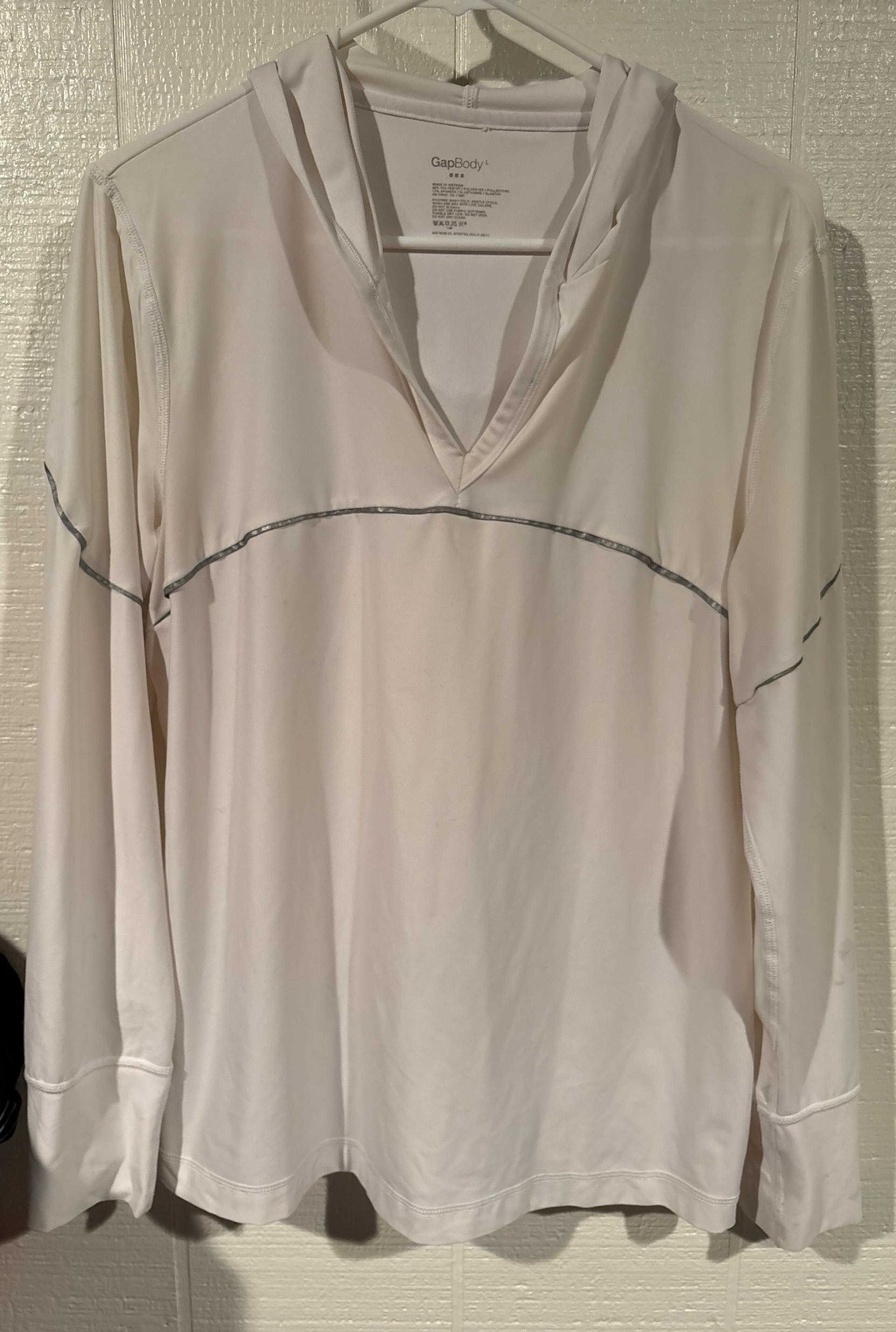 Women’s Gap lightweight pullover for exercising-has reflective trim for running