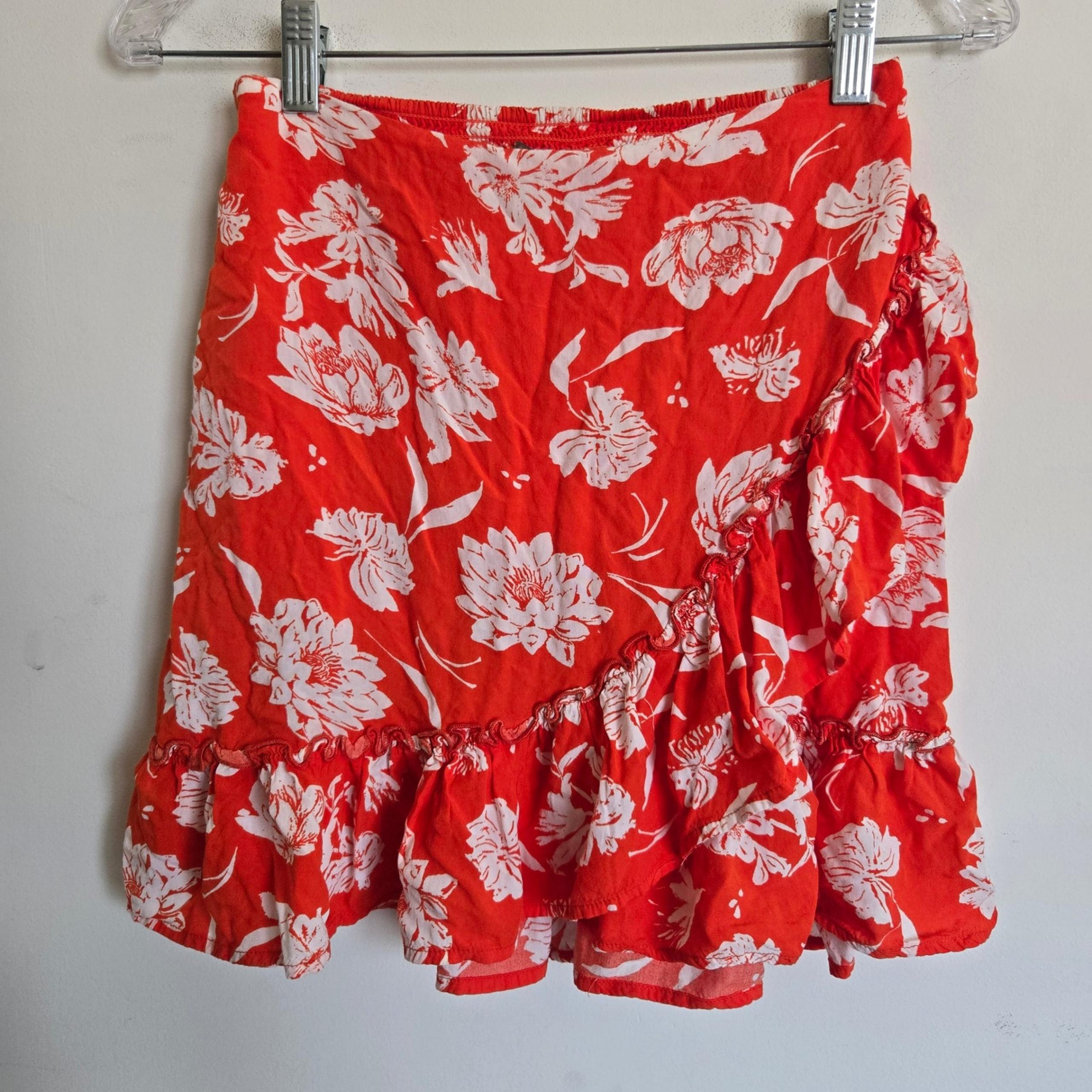 Free People Small Red White Floral Mini Skirt Ruffle Hem Boho Festival Style