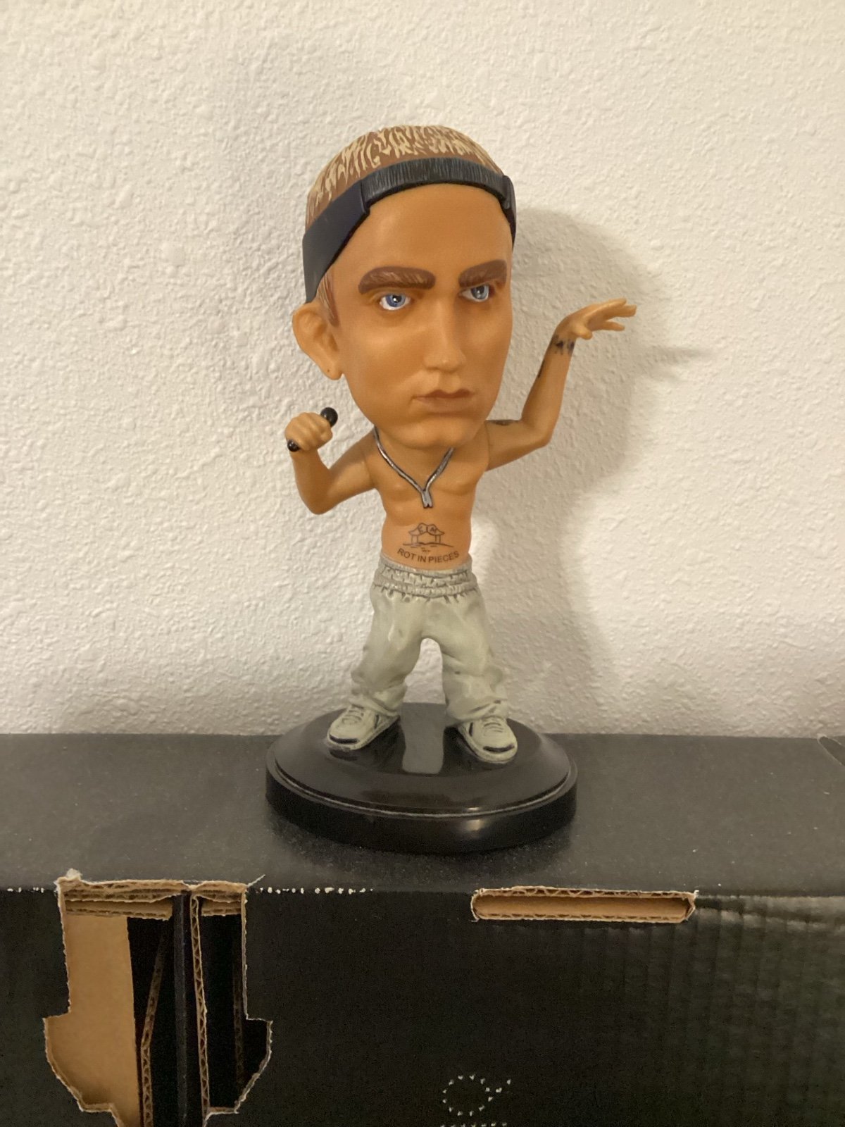 2001 EMINEM SLIM SHADY CARICATURE BUST STAND STATUE FIGURE NO BOX GOOD CONDITION