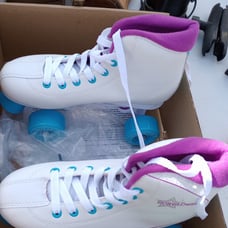 Brand new women skates