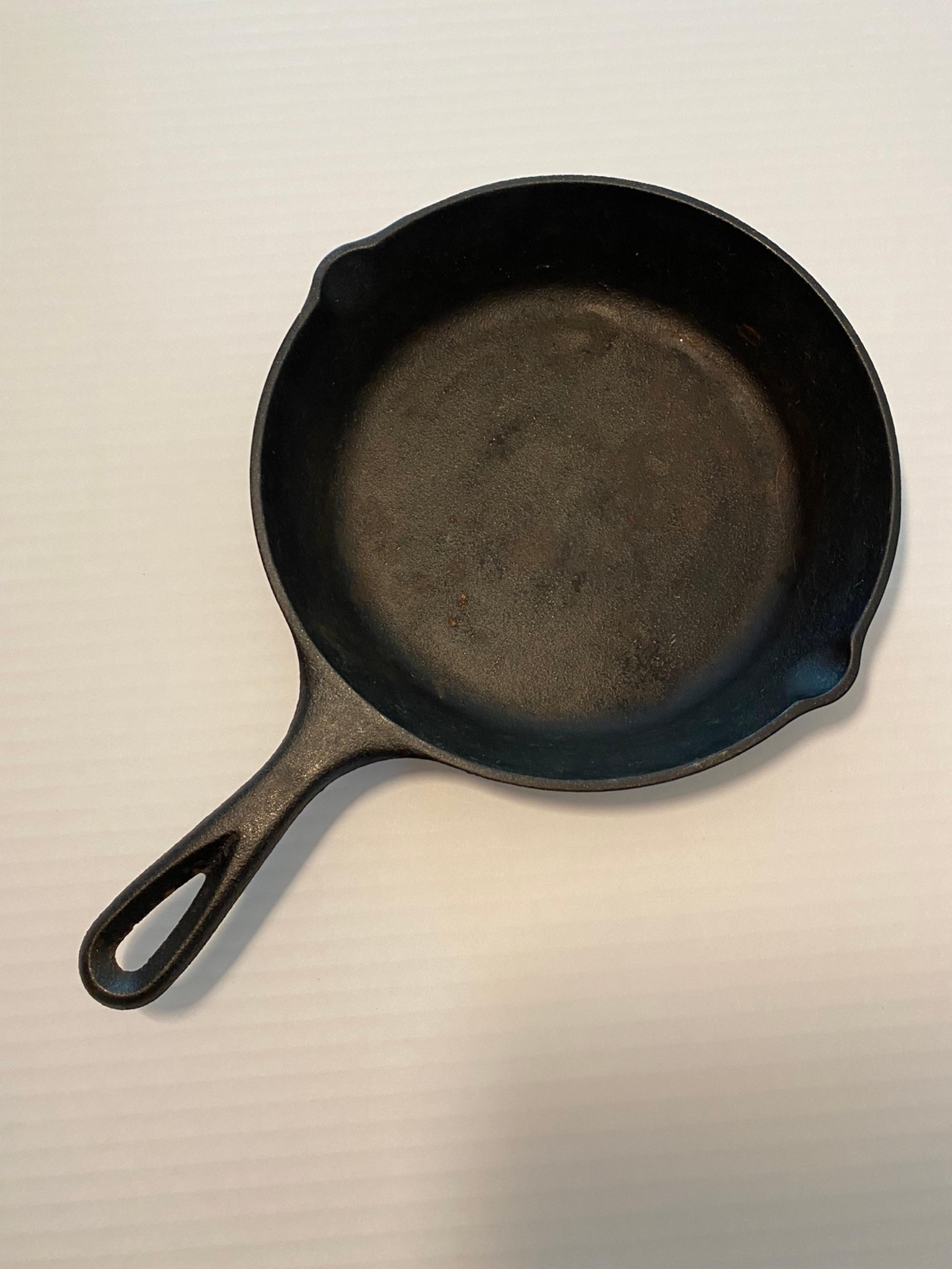 Lodge 5sk 8 inch Cast Iron Skillet - Black