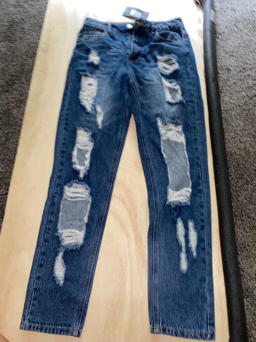 Fashion nova ripped jeans