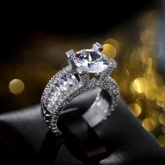 Vintage Style Cubic Zirconia and Silver Ring
