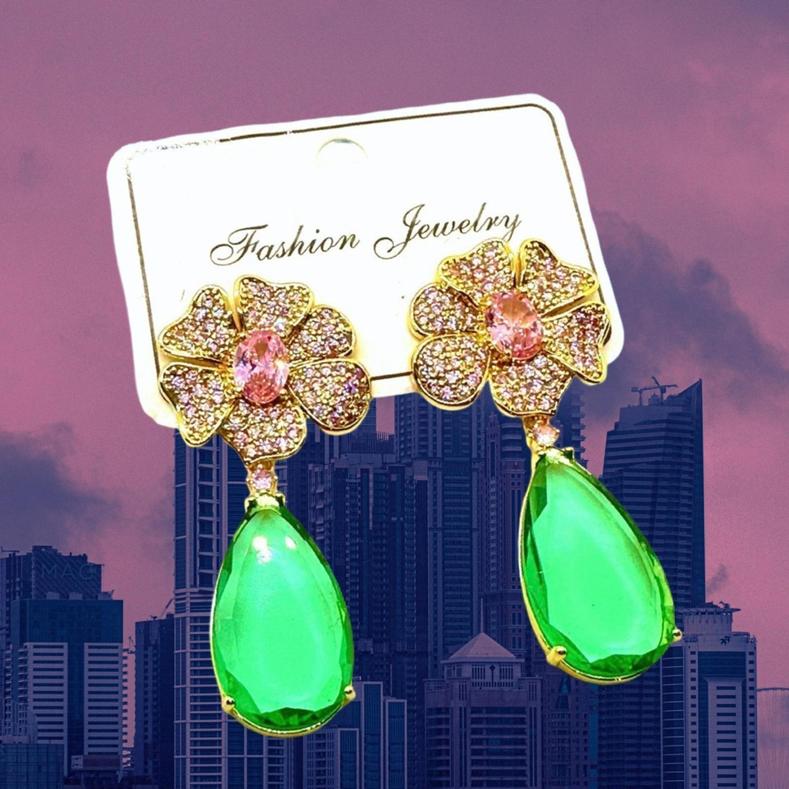 NWT Boutique Women’s Gold Pink Floral Crystal Drop Earrings❤️❤️