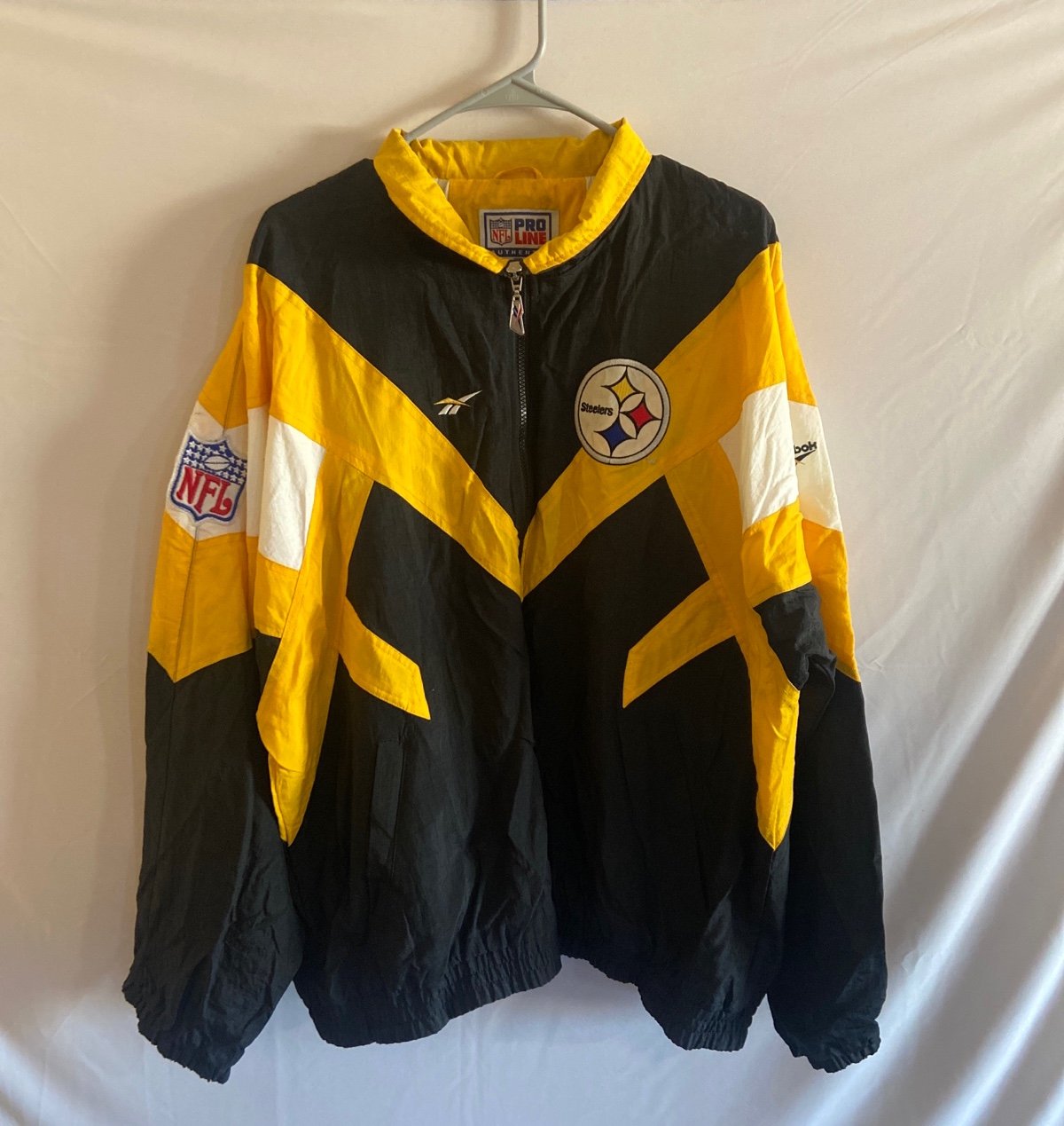 Vintage 90's NFL Pro Line authentic Pittsburgh Steelers wind jacket SIZE XL