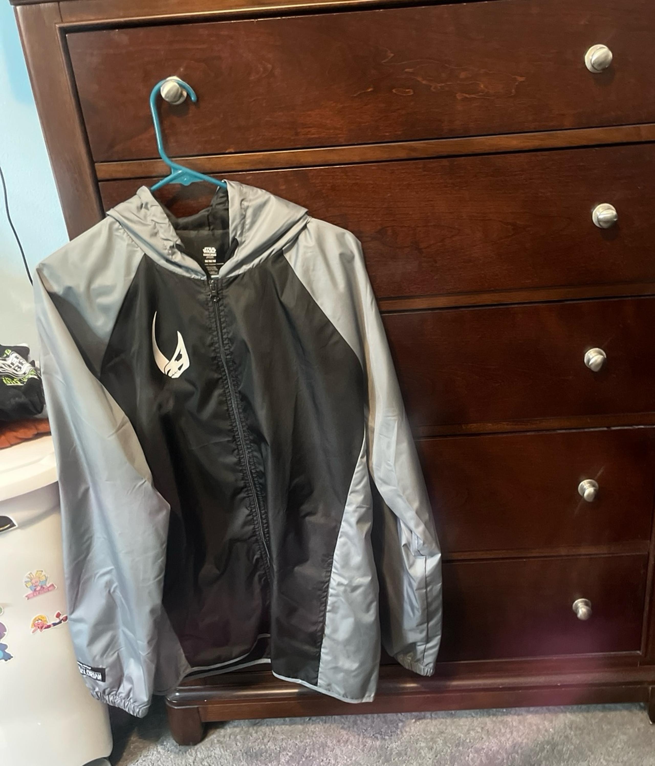Medium Star Wars THE MANDALORIAN  Hooded Windbreaker JACKET