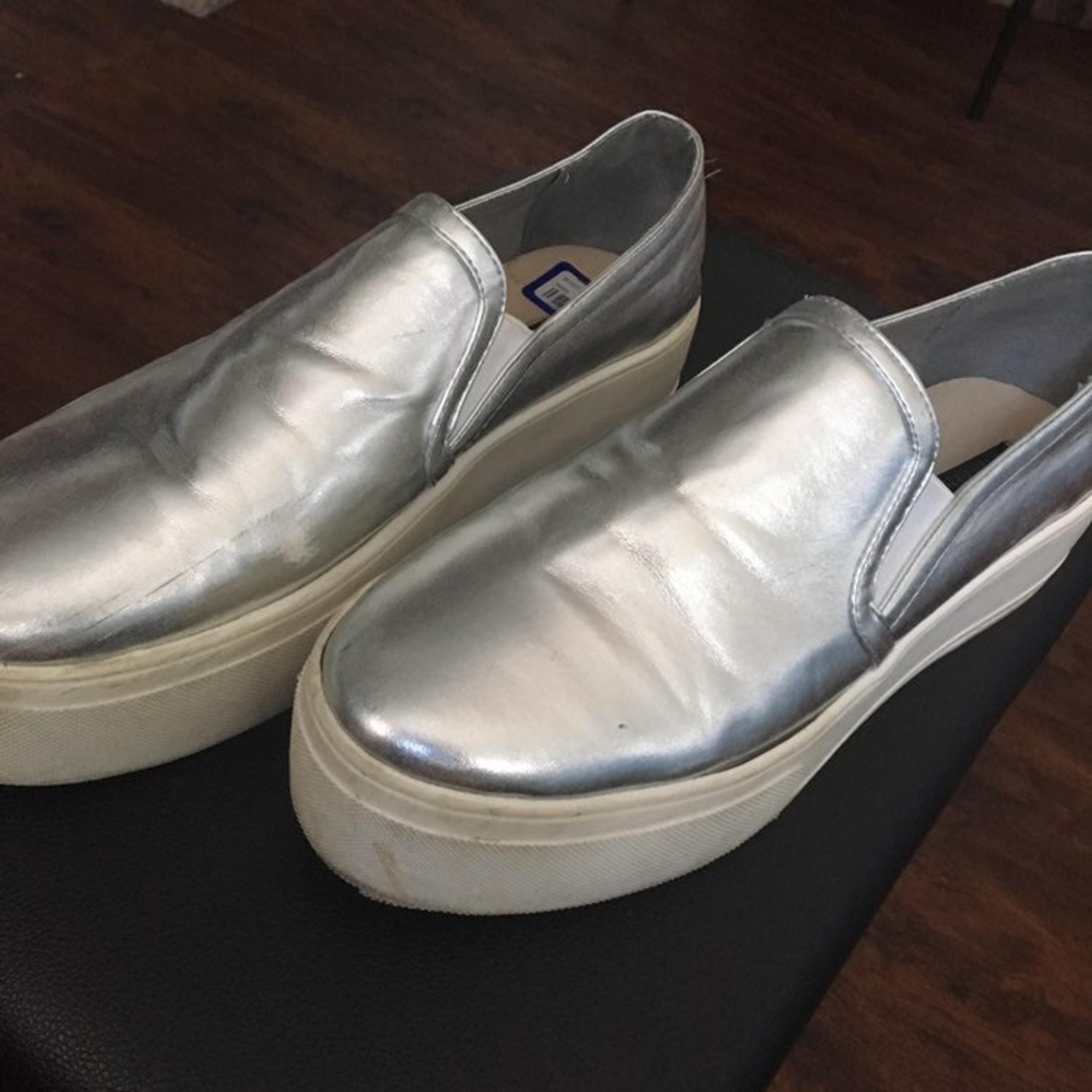 ✨Forever 21 platform silver slip on shoe