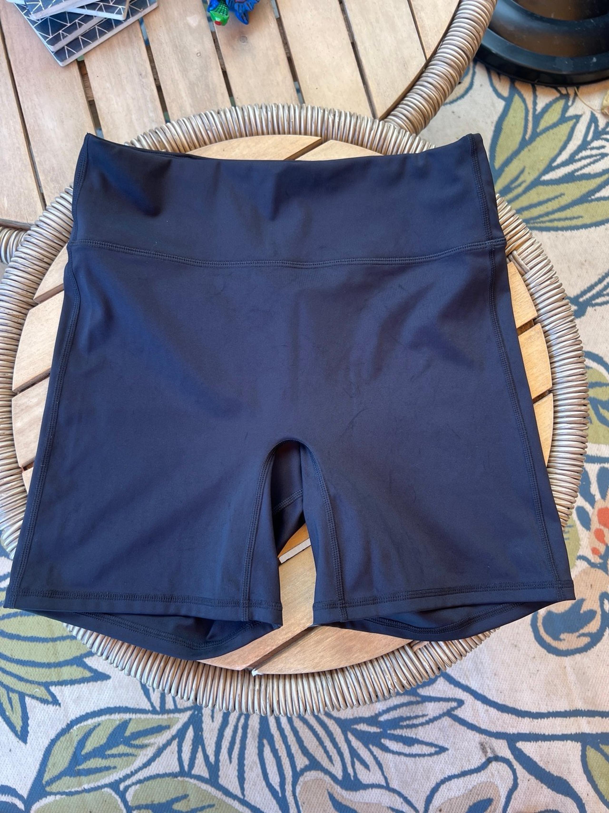 Fabletics motion 365+ black biker shorts