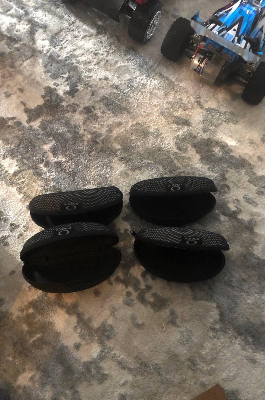 4 Oakley cases