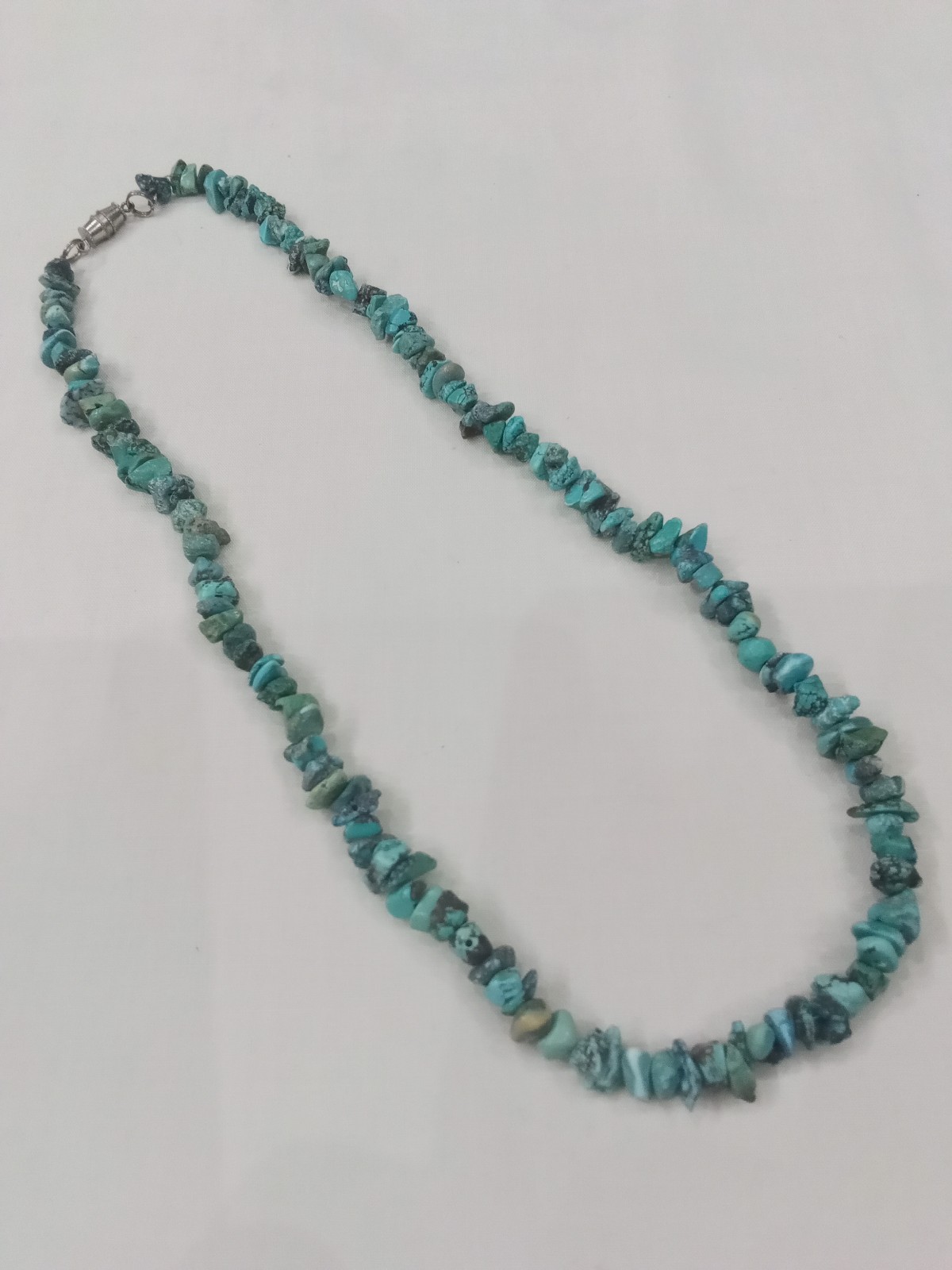 Vintage Handmade Turquoise Beaded Barrel Clasp Necklace.