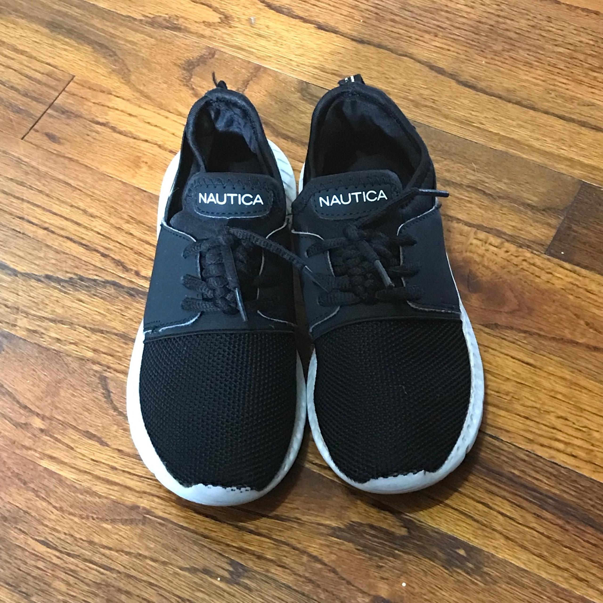 Nautica Black Fashion Sneaker Athletic Shoes
Girls Size 2
No Shoebox
Smoke Free