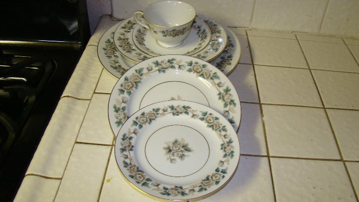 Noritake LAURETTE 5047 6 Piece Place Set