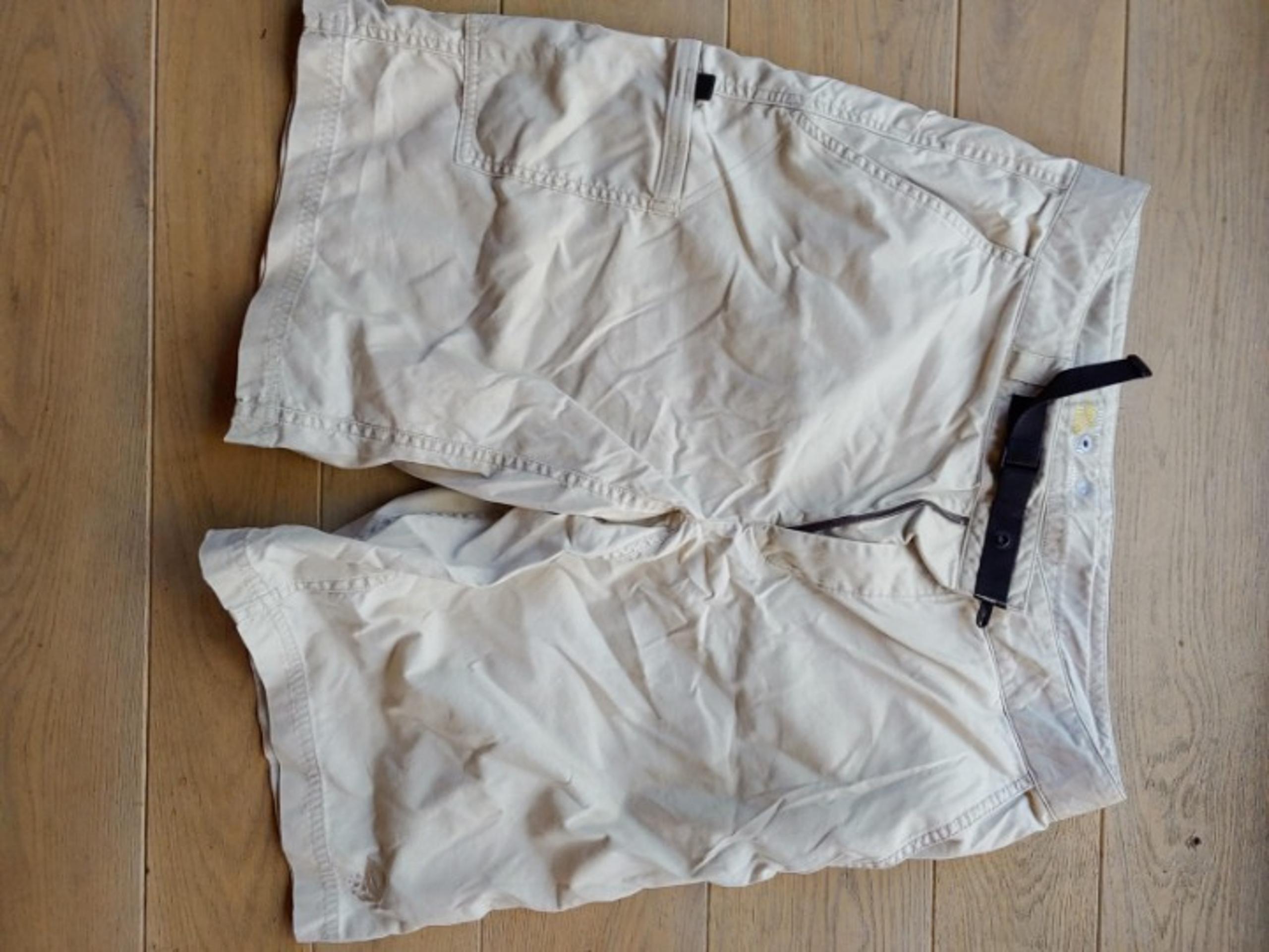 Men's Medium Mountain Hardwear Shorts