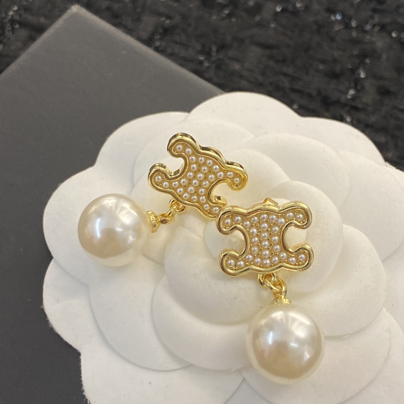 Triomphe Pearl Earrings