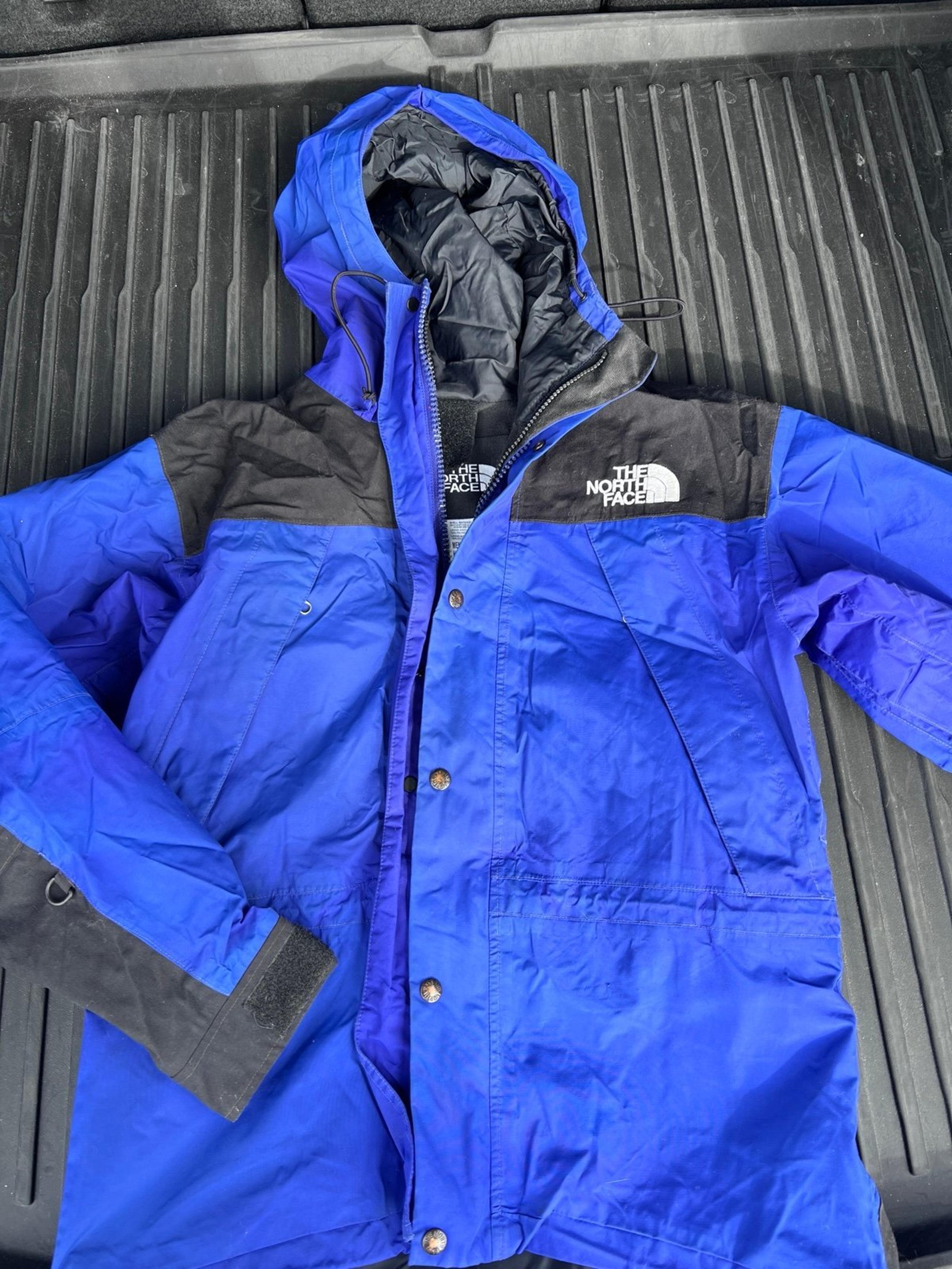 The North Face Hyvent Shell Jacket Men’s Small Black Blue Winter Parka Coat
