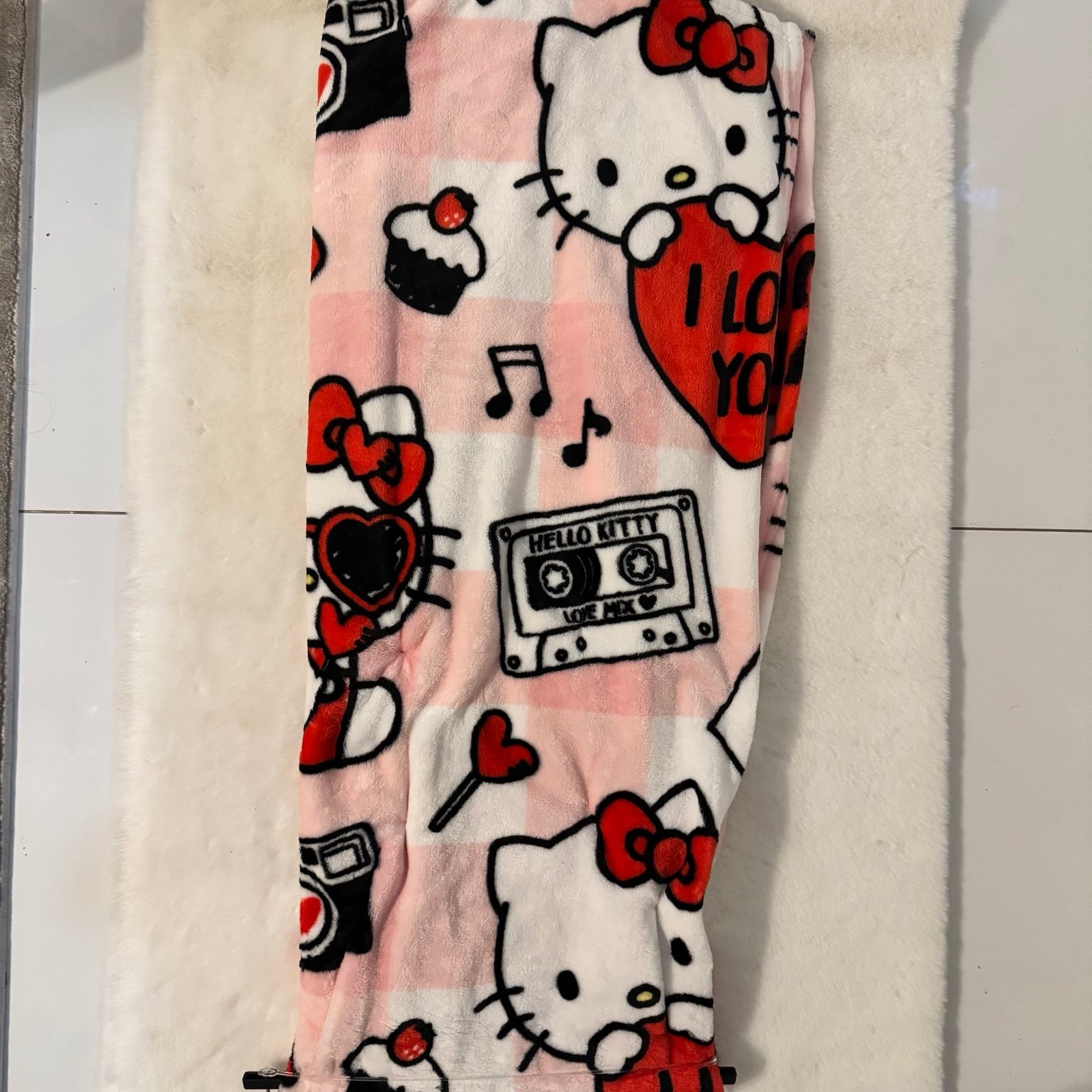 *NEW* Hello Kitty Throw & Pillow Set