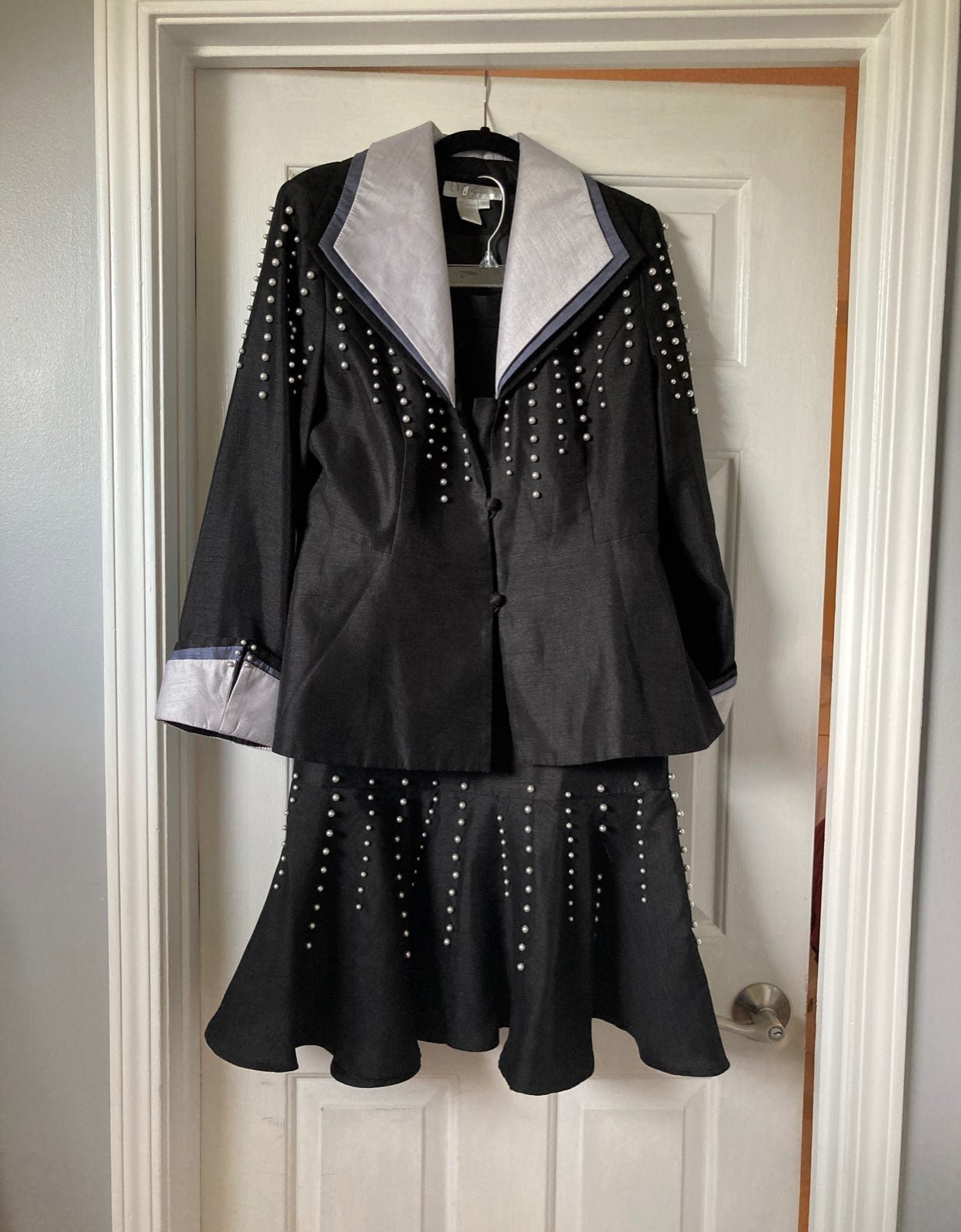 Eligant 2 piece Skirt Suit