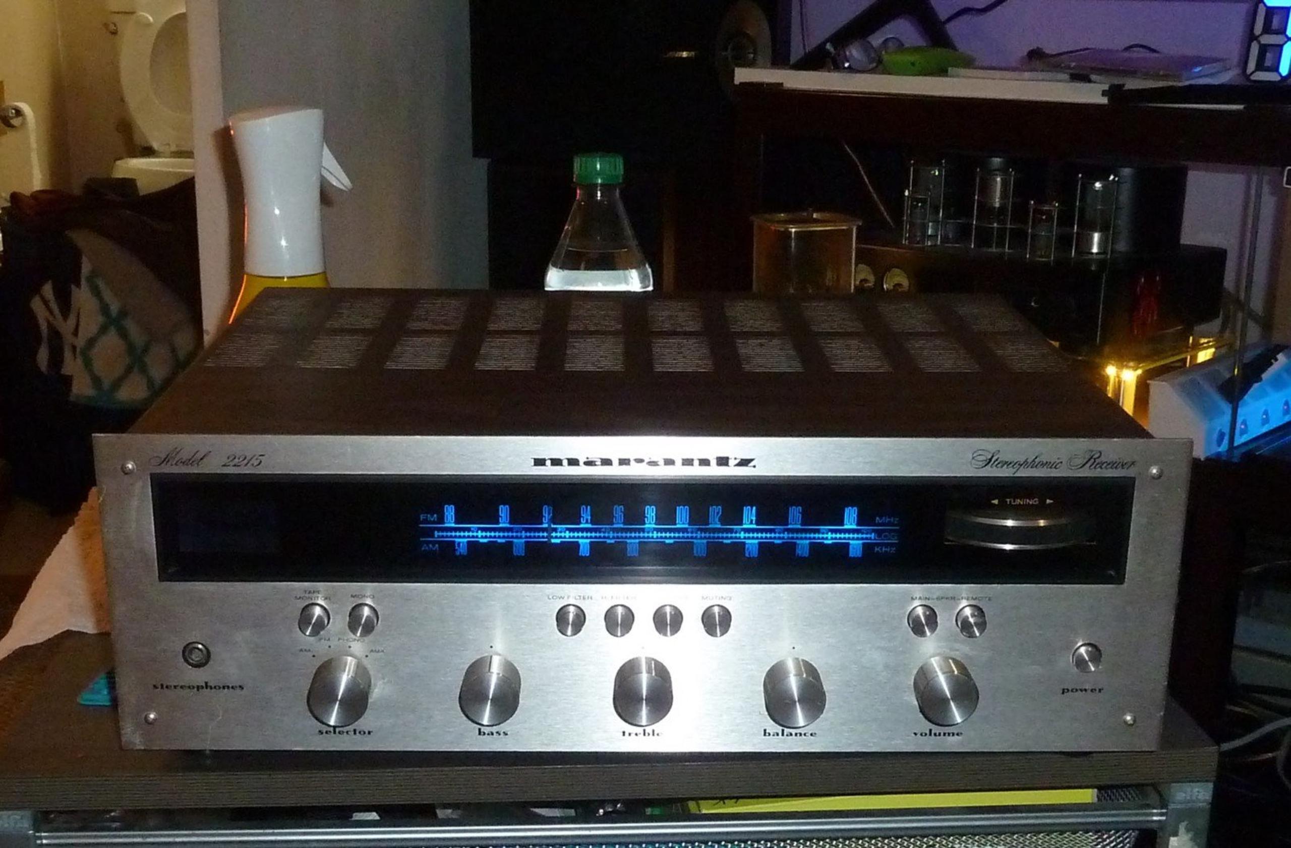 MARANTZ 2215 Receiver Nice condition Sounds great