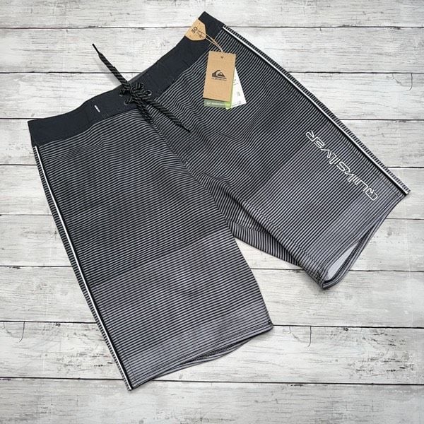 Quiksilver Surfsilk 30” x 20” black and gray