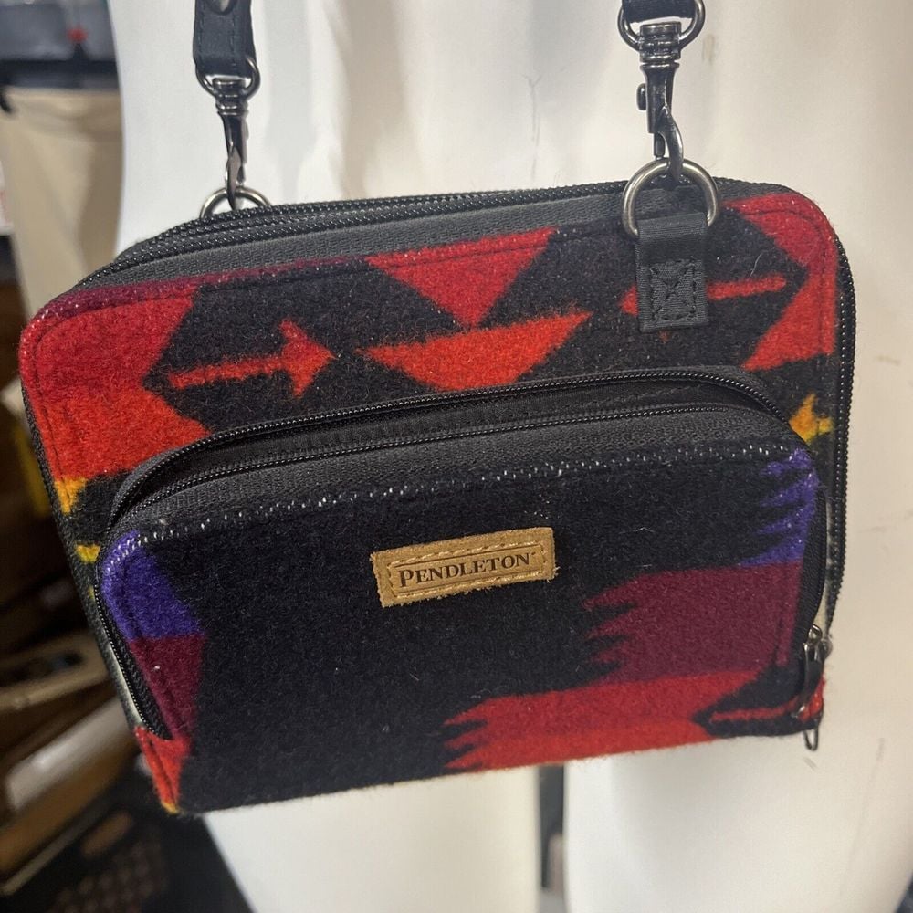 Pendelton Southwest Wool Crossbody Wallet Organizer Zip Around Aztec 7 x5 Pkts