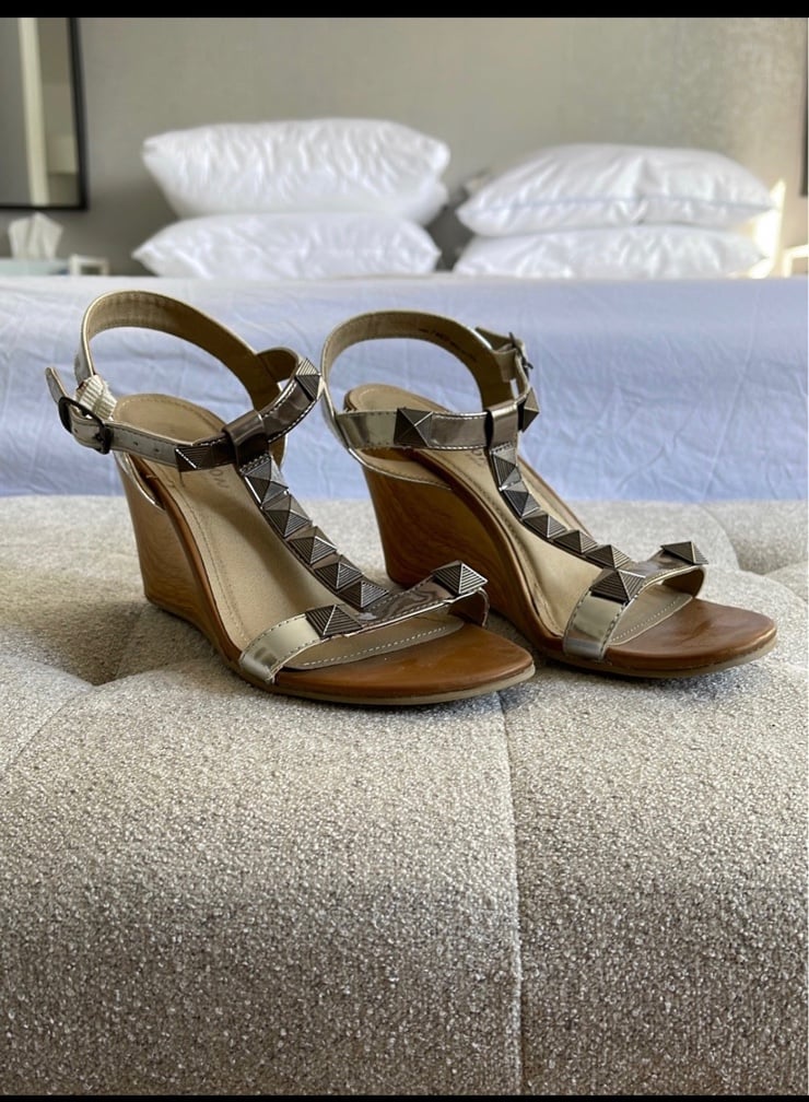 Kenneth cole best sale judd wedge sandal