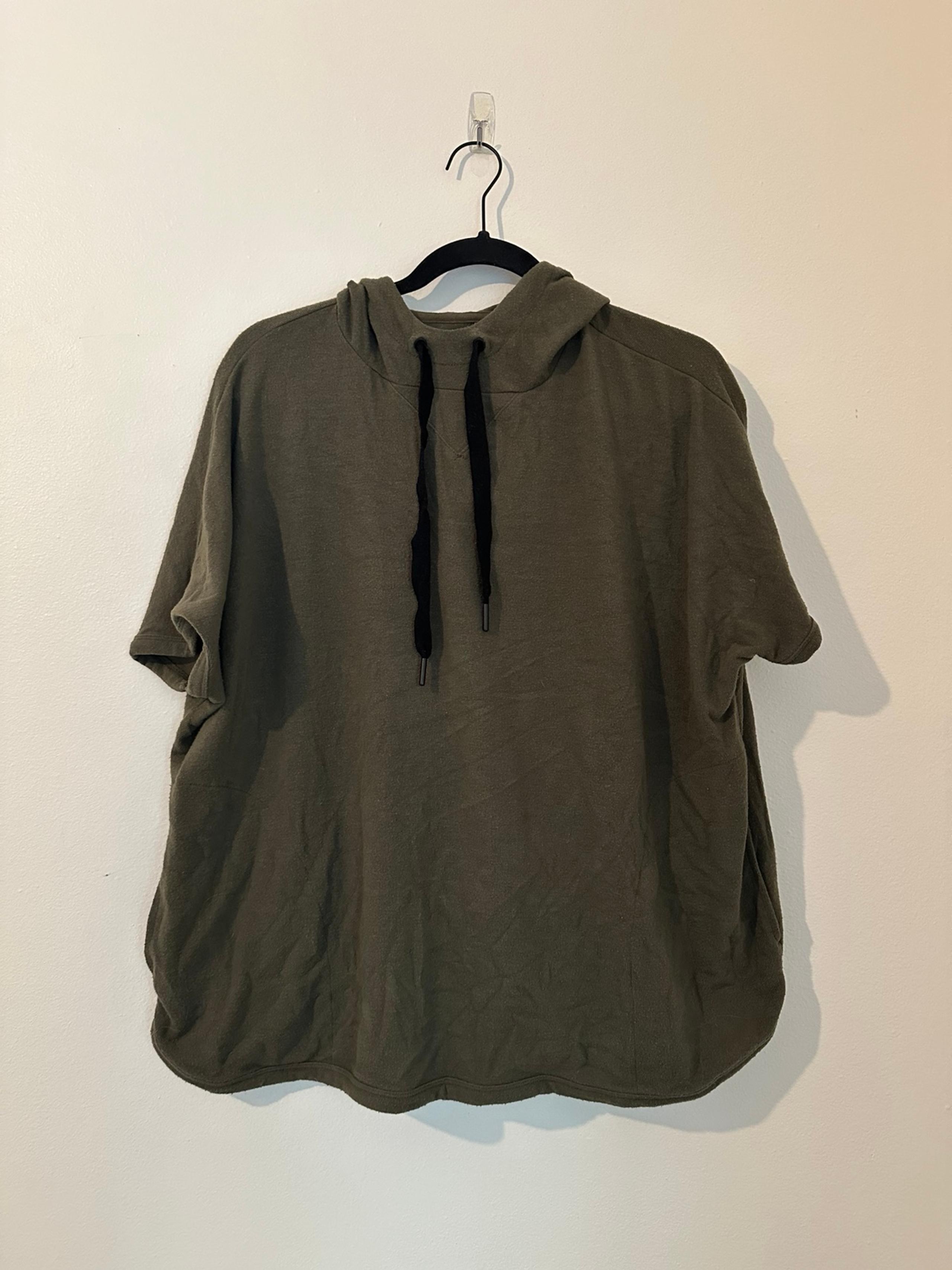 Green short sleeve sweatshirt