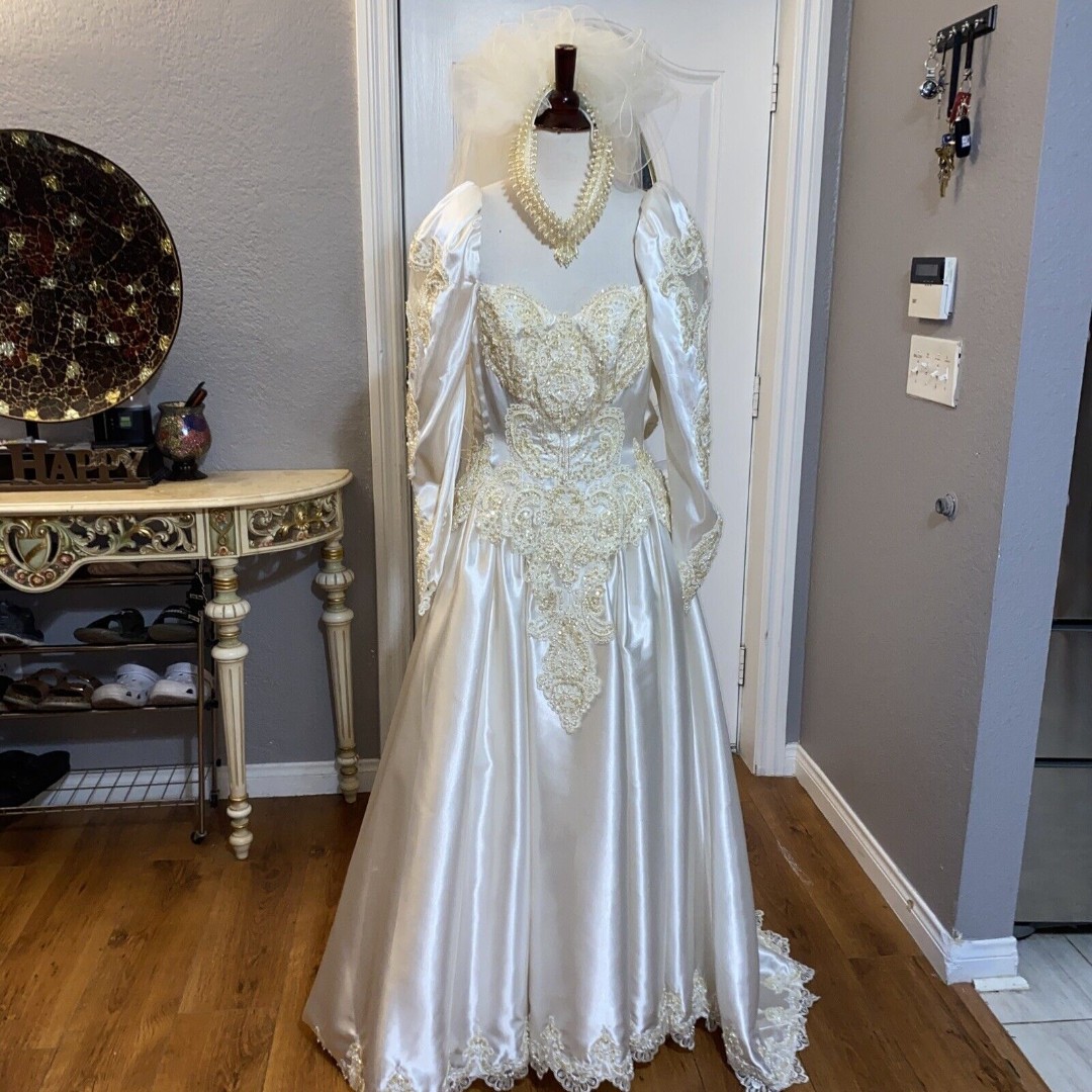 VTG Amp Bridal Victorian Style Wedding Dress W/ Veil SZ 4  Ivory Sweetheart Neck