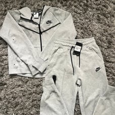 Nike Tech Set