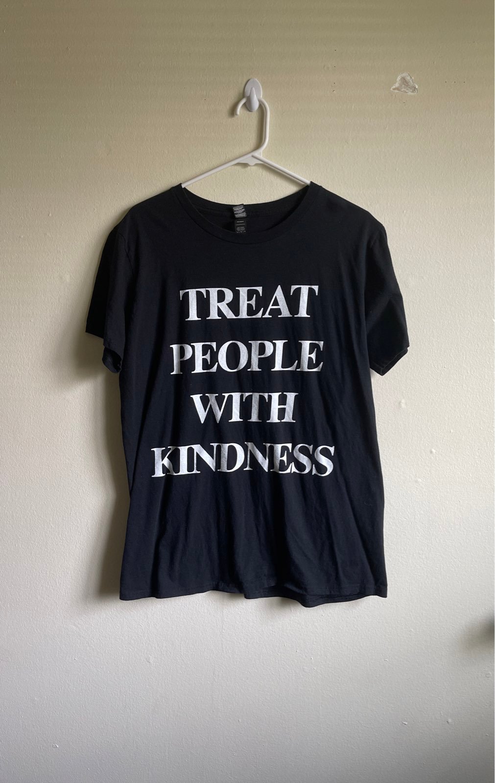 Harry Styles Treat People With Kindness