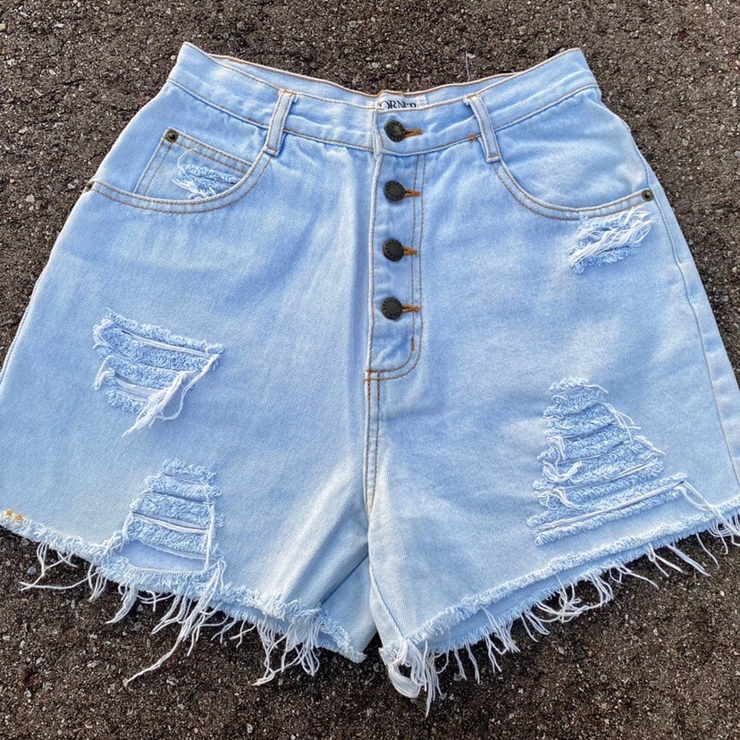 1990s vintage lightwash 4 button shorts
