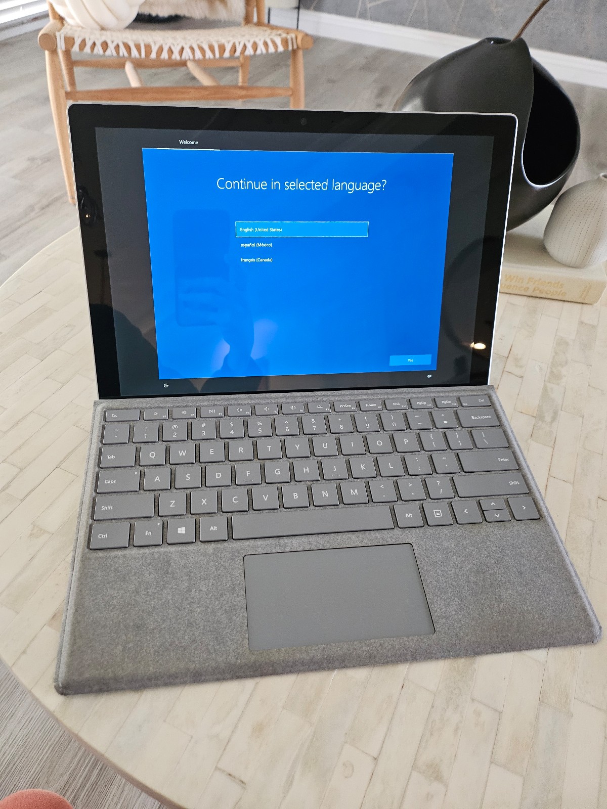 Microsoft Surface Pro 5 (5th Gen) (Intel Core m3, 4GB, 128GB SSD