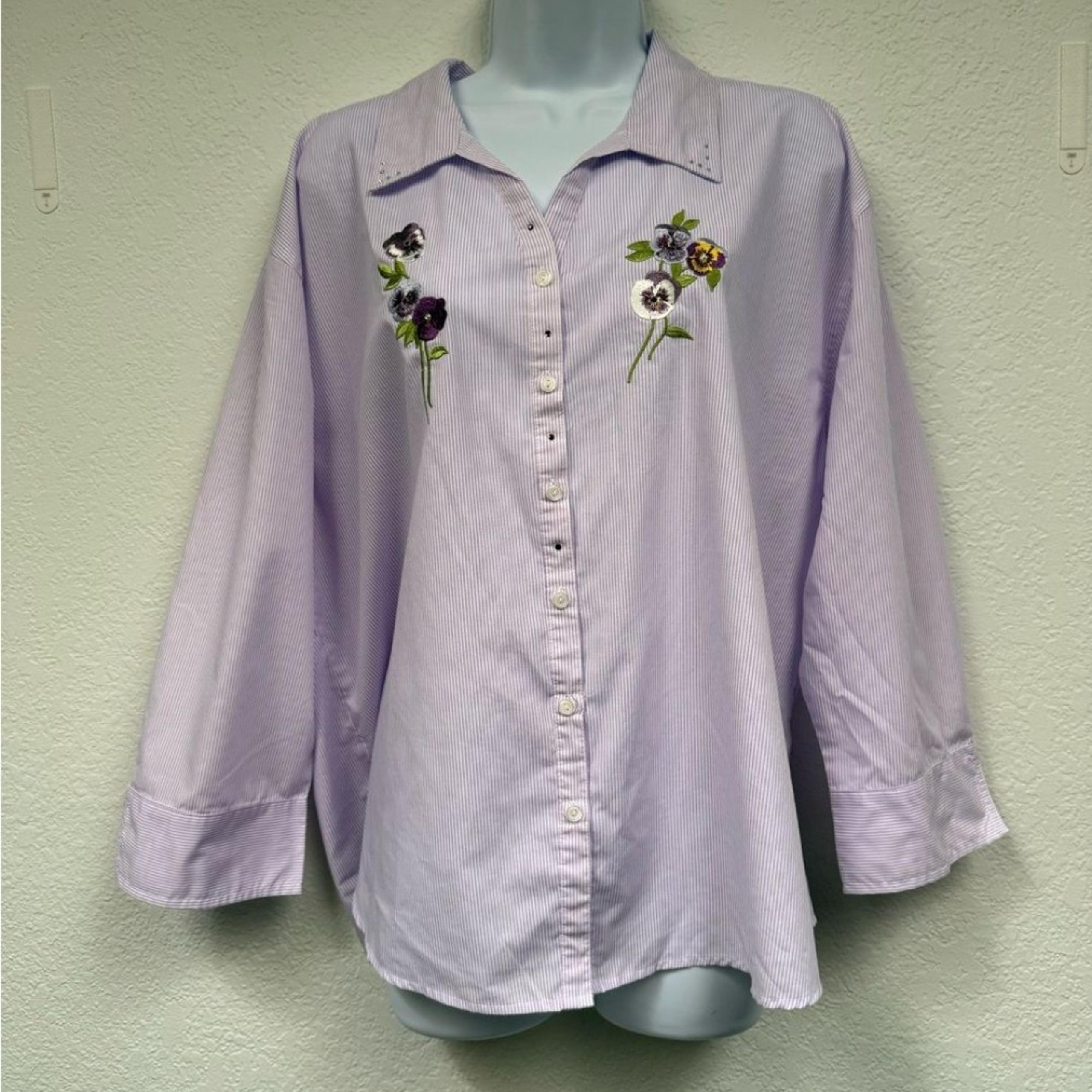 Las Olas Lavender Floral Embroidered Women's striped button up Top size 1X