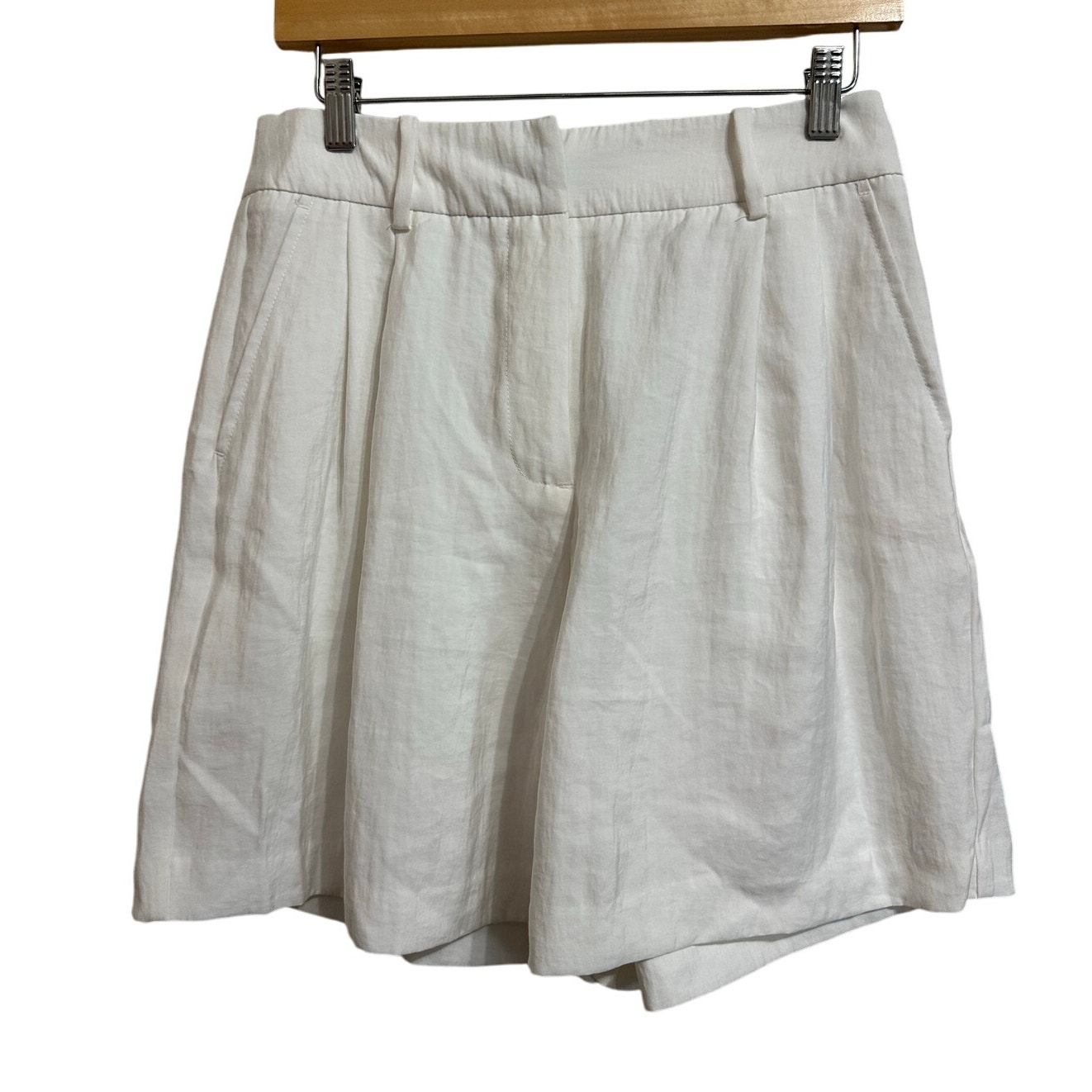 Zara women's white high waisted pleated shorts size Medium NEW