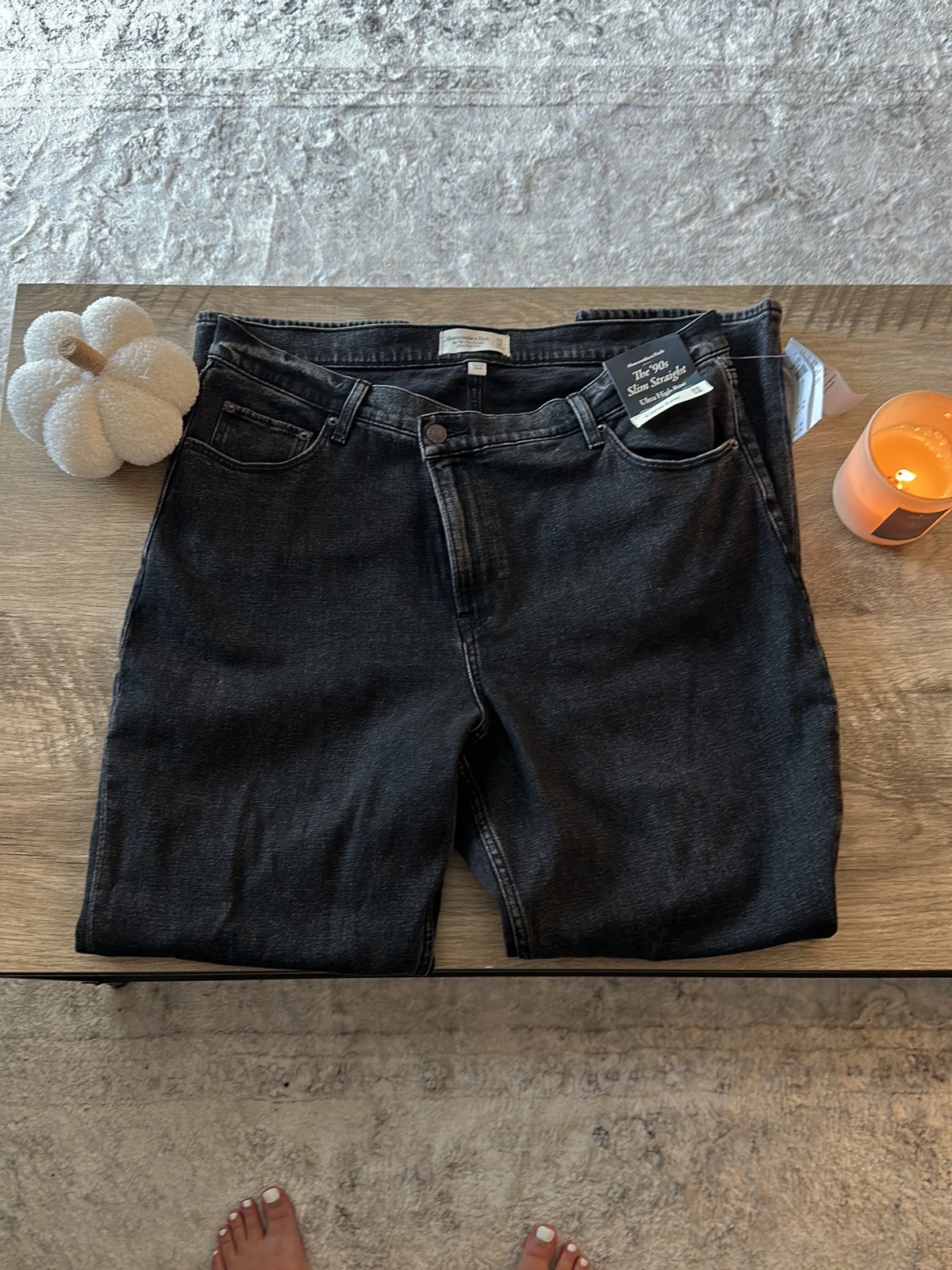 Abercrombie 90s Slim Straight Ultra High Rise Jean